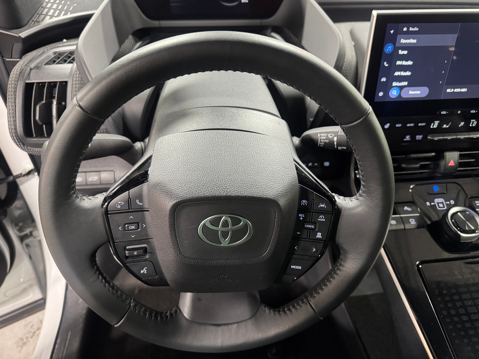 Thumbnail: 2025 Toyota bZ4X - 5