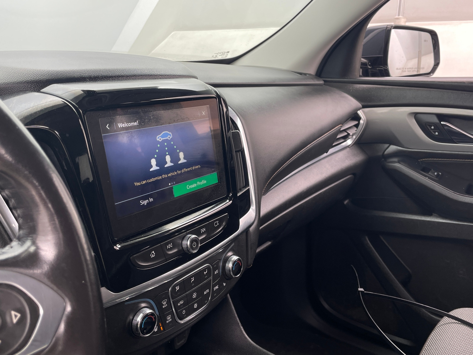 Thumbnail: 2020 Chevrolet Traverse - 4