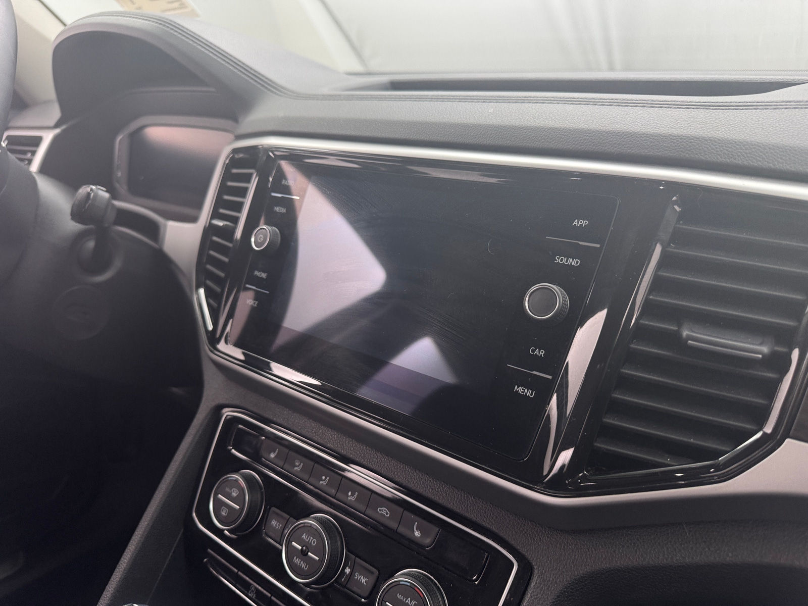 Thumbnail: 2023 Volkswagen Atlas - 3