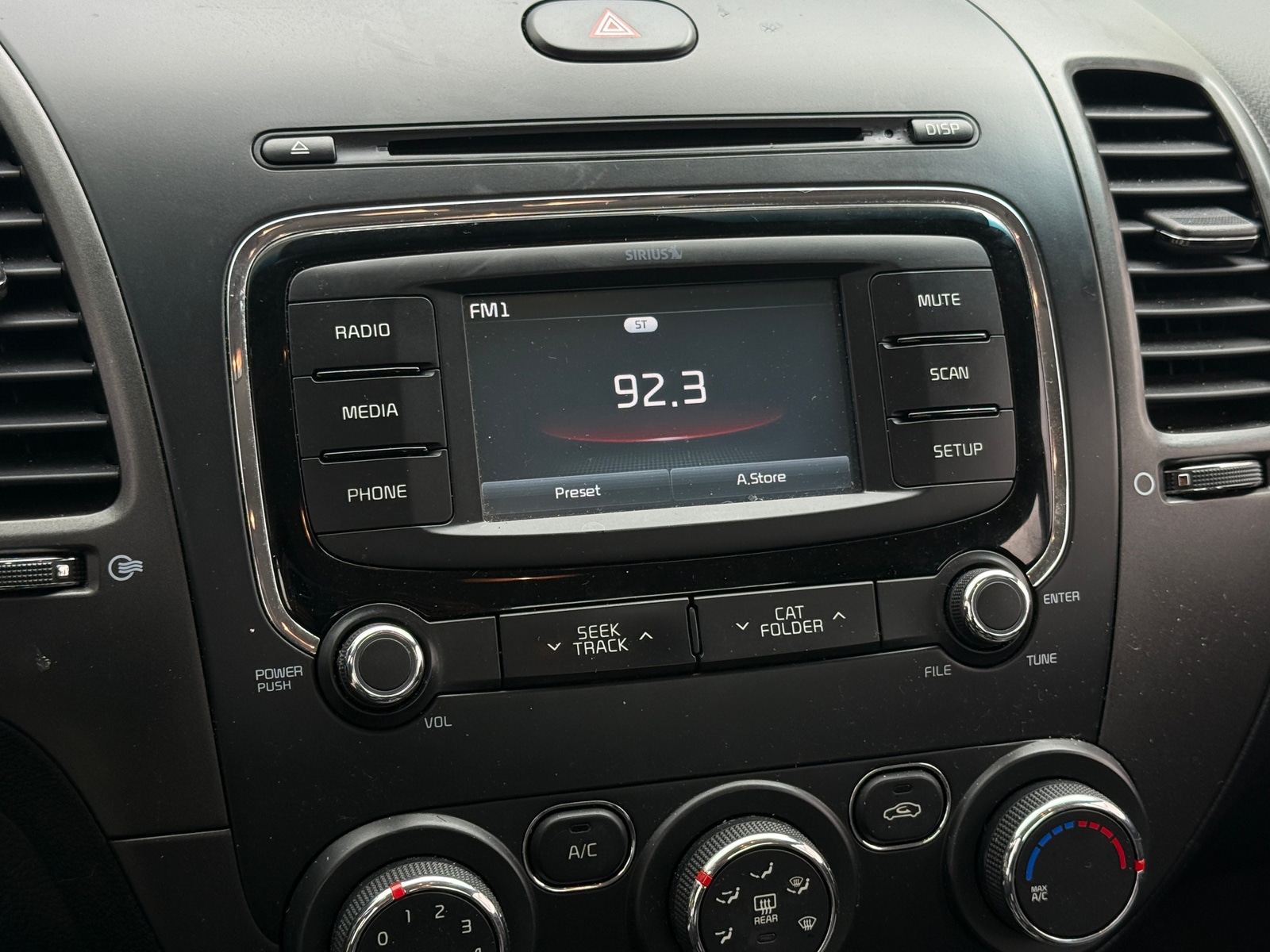 Thumbnail: 2017 Kia Forte - 4