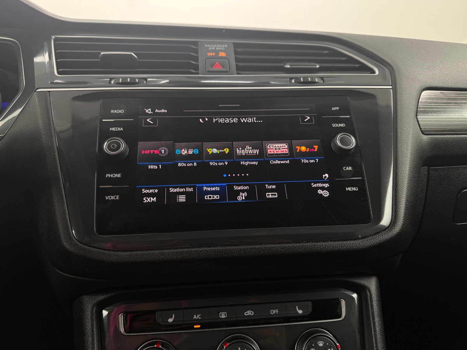 Thumbnail: 2024 Volkswagen Tiguan - 3