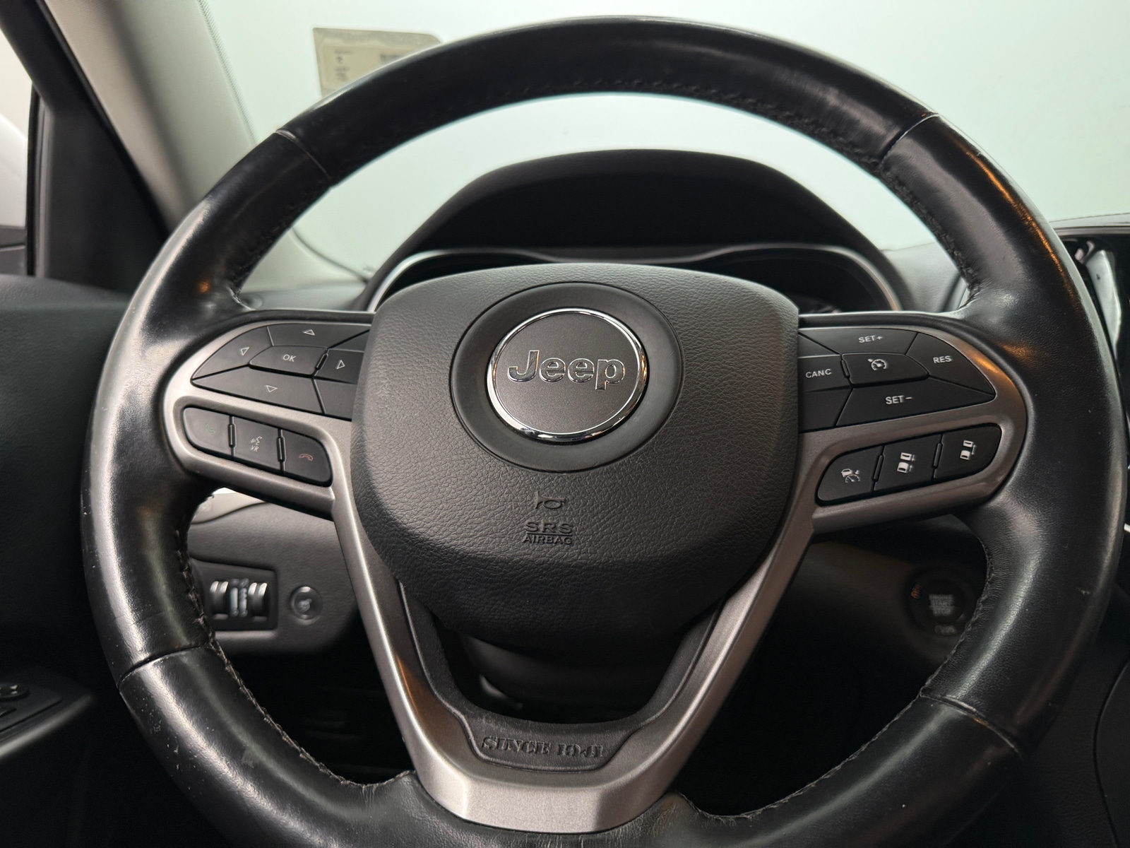 Thumbnail: 2021 Jeep Cherokee - 4