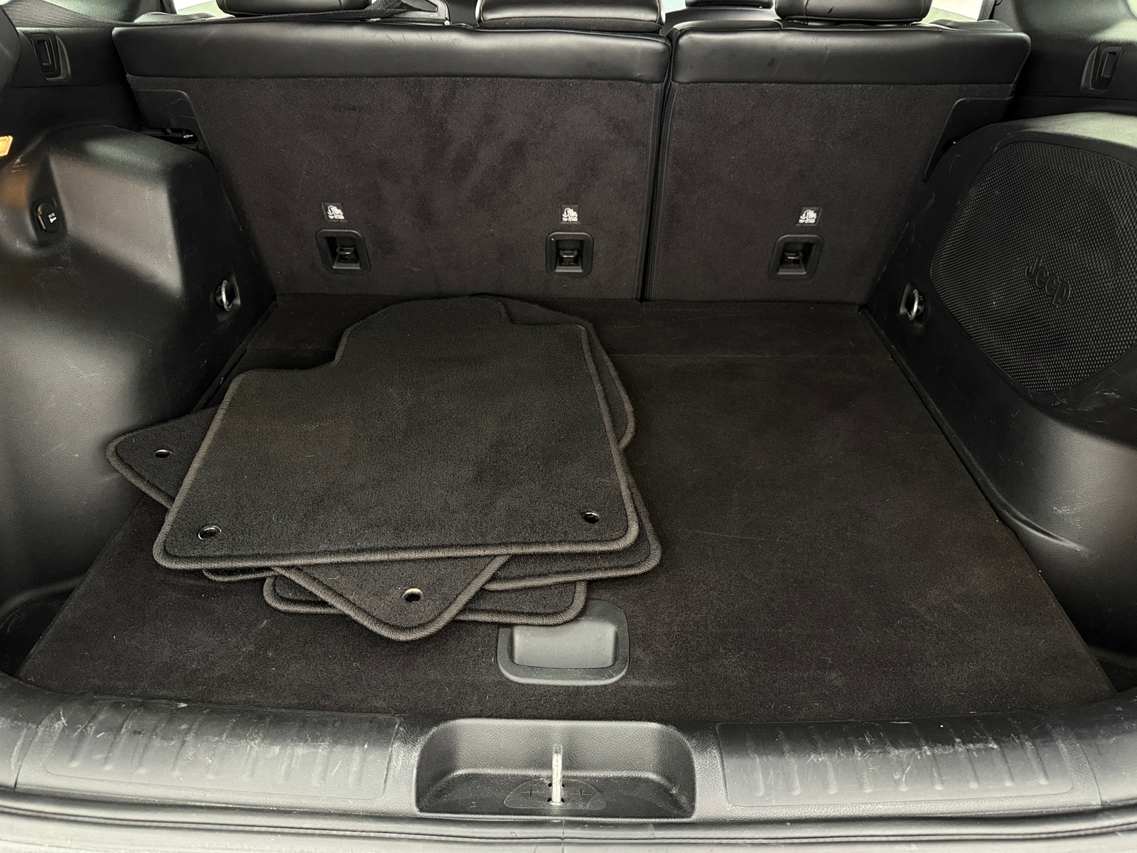 Thumbnail: 2021 Jeep Cherokee - 6