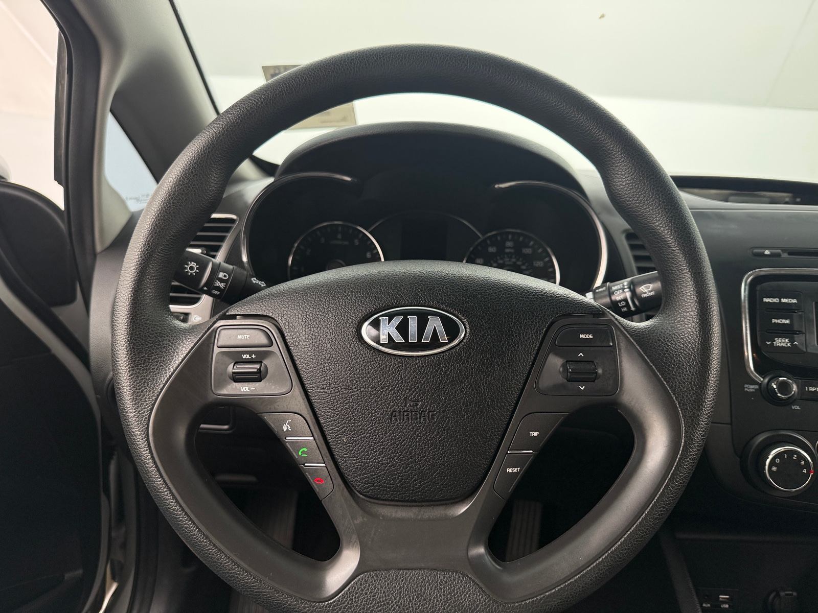 Thumbnail: 2017 Kia Forte - 5