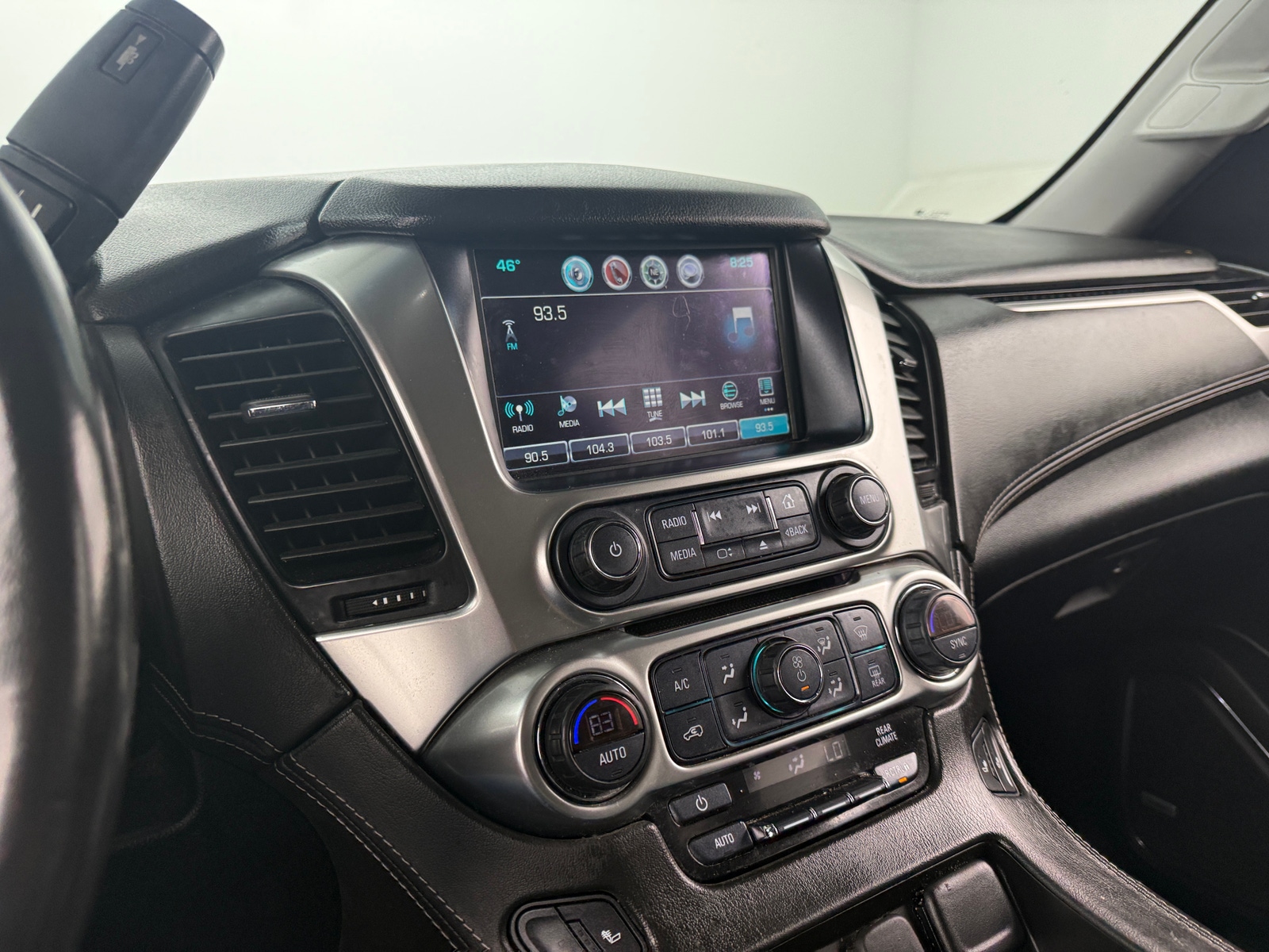 Thumbnail: 2019 Chevrolet Tahoe - 3