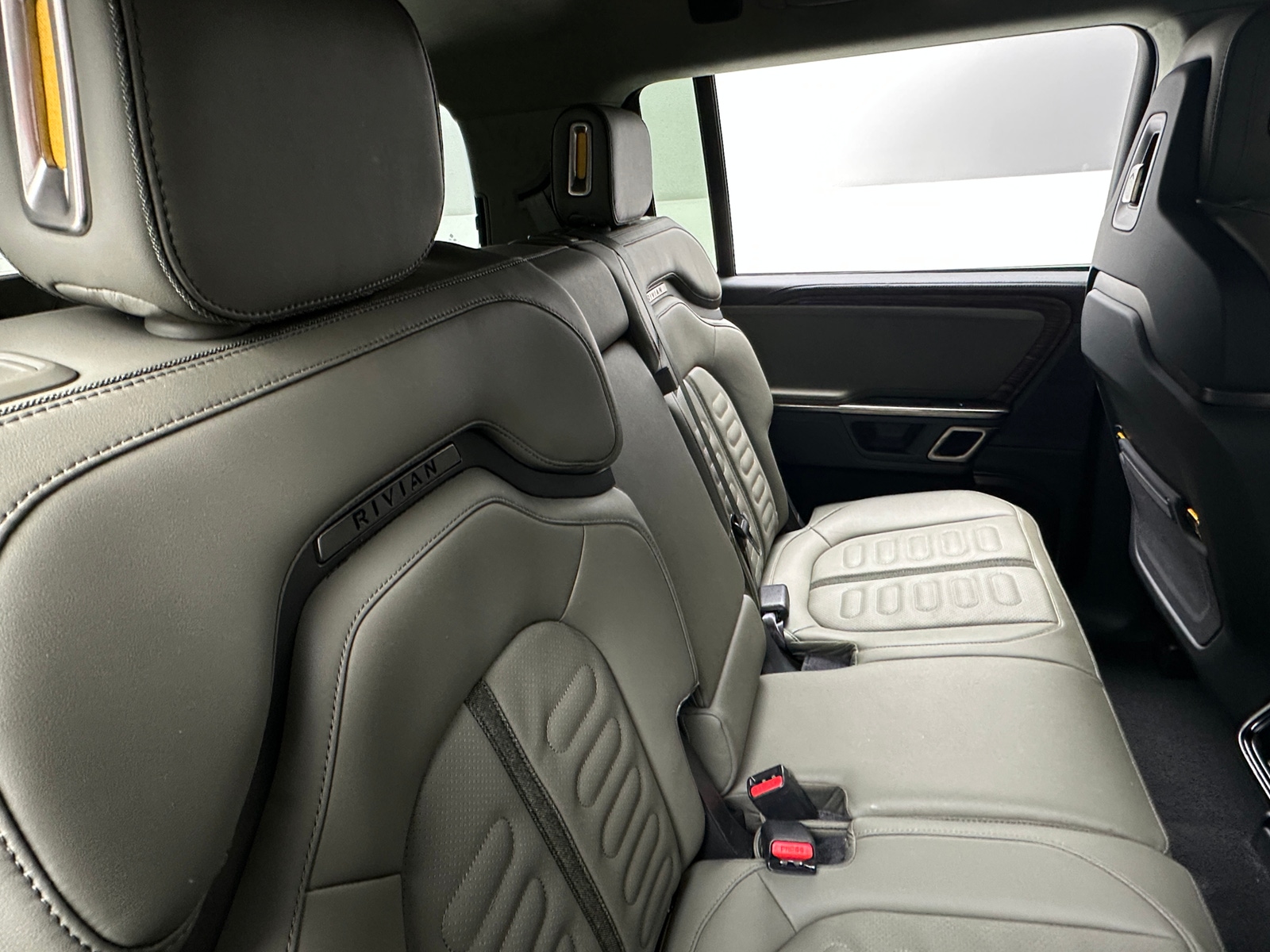 Thumbnail: 2023 Rivian R1S - 5