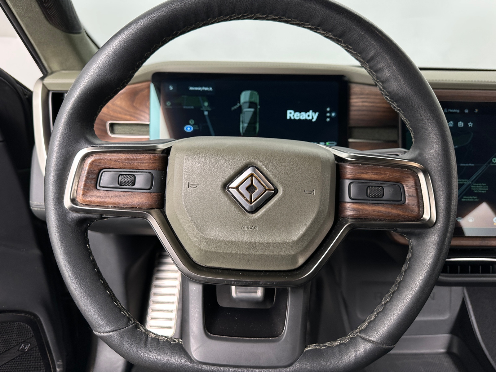 Thumbnail: 2023 Rivian R1S - 4