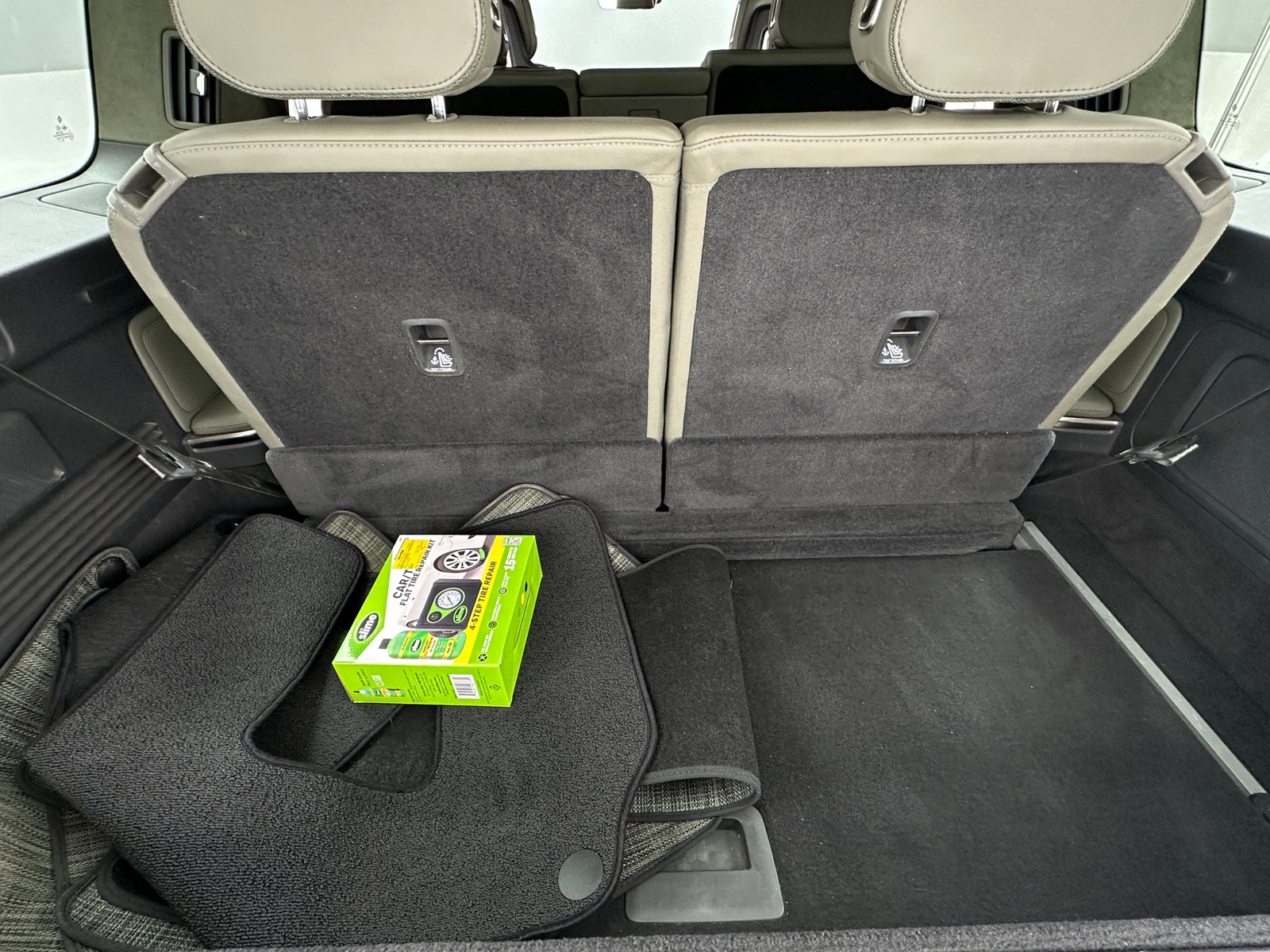 Thumbnail: 2023 Rivian R1S - 6