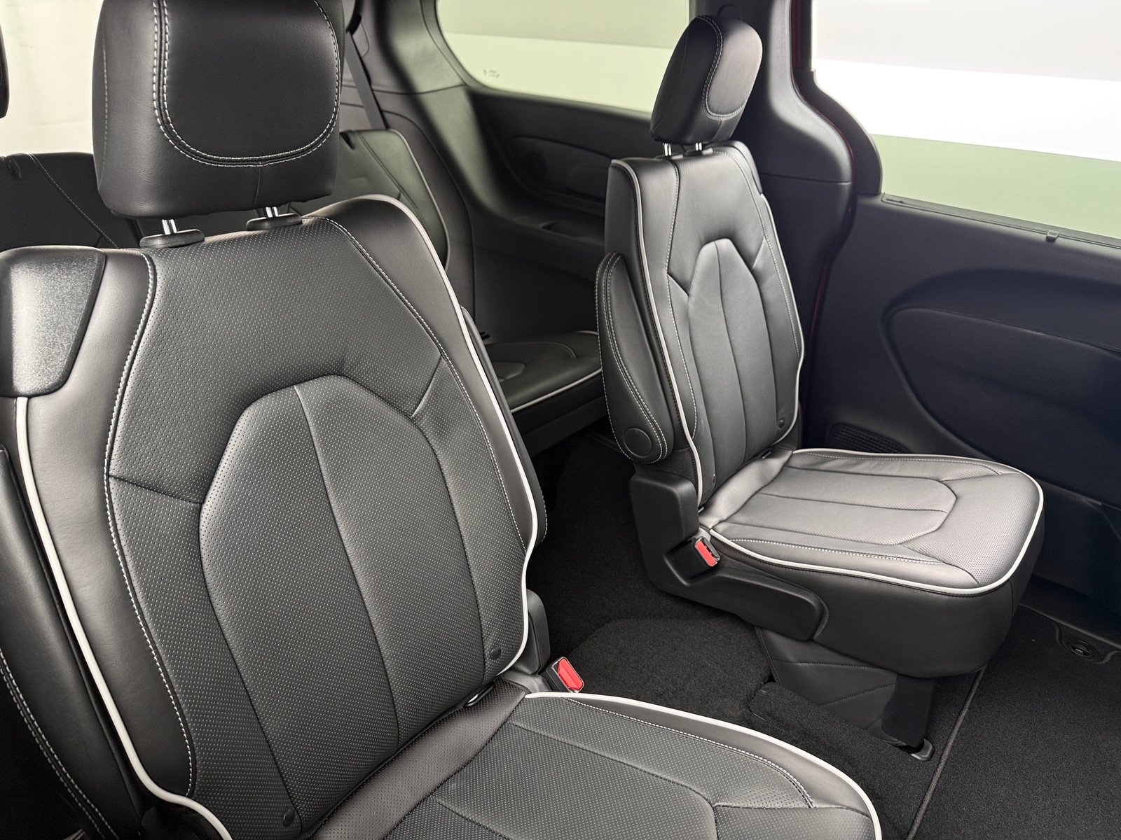 Thumbnail: 2026 Chrysler Pacifica - 5