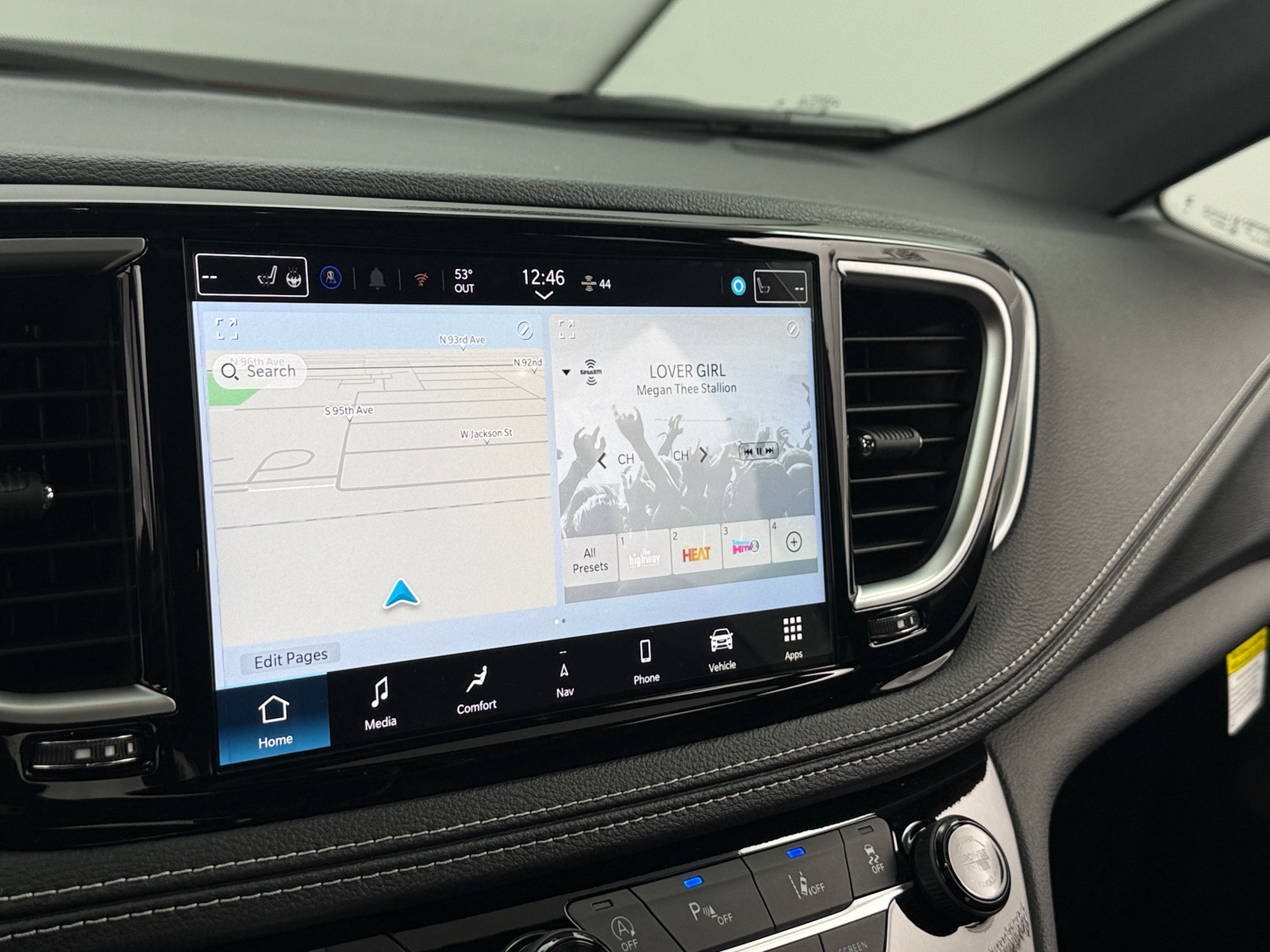 Thumbnail: 2026 Chrysler Pacifica - 3