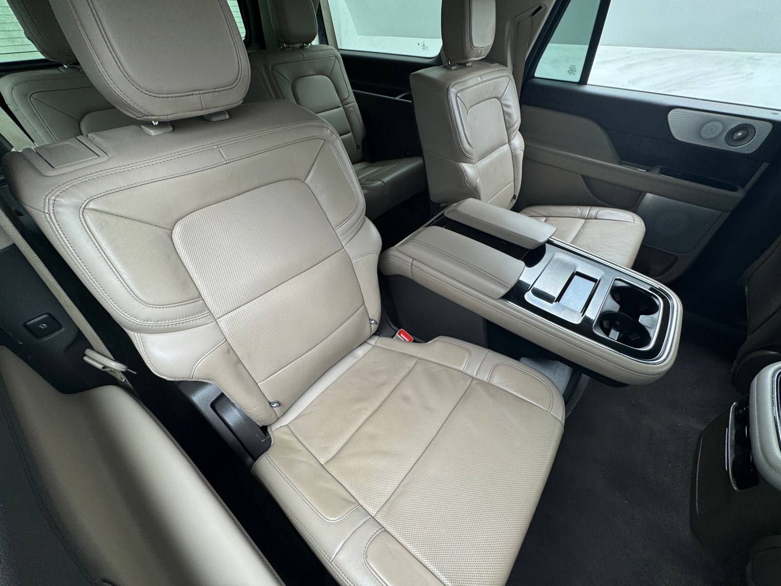 Thumbnail: 2022 Lincoln Navigator L - 5