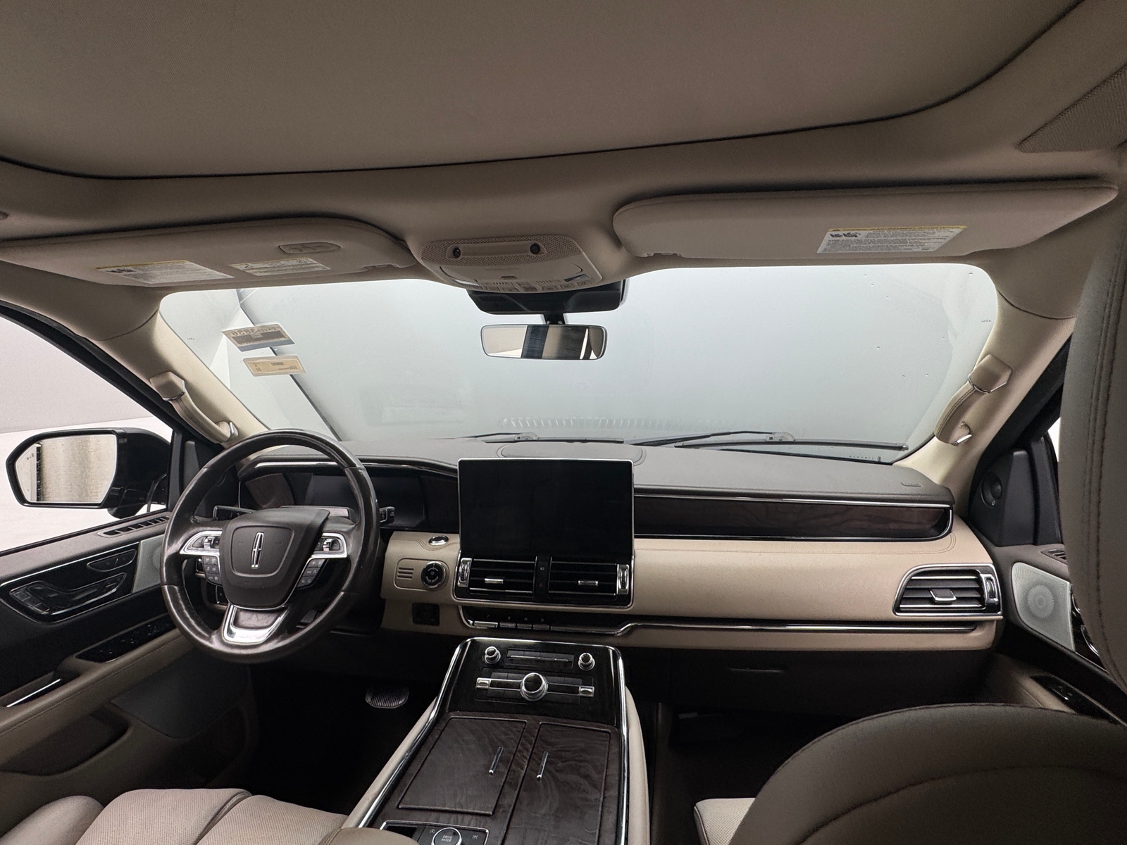 Thumbnail: 2022 Lincoln Navigator L - 2