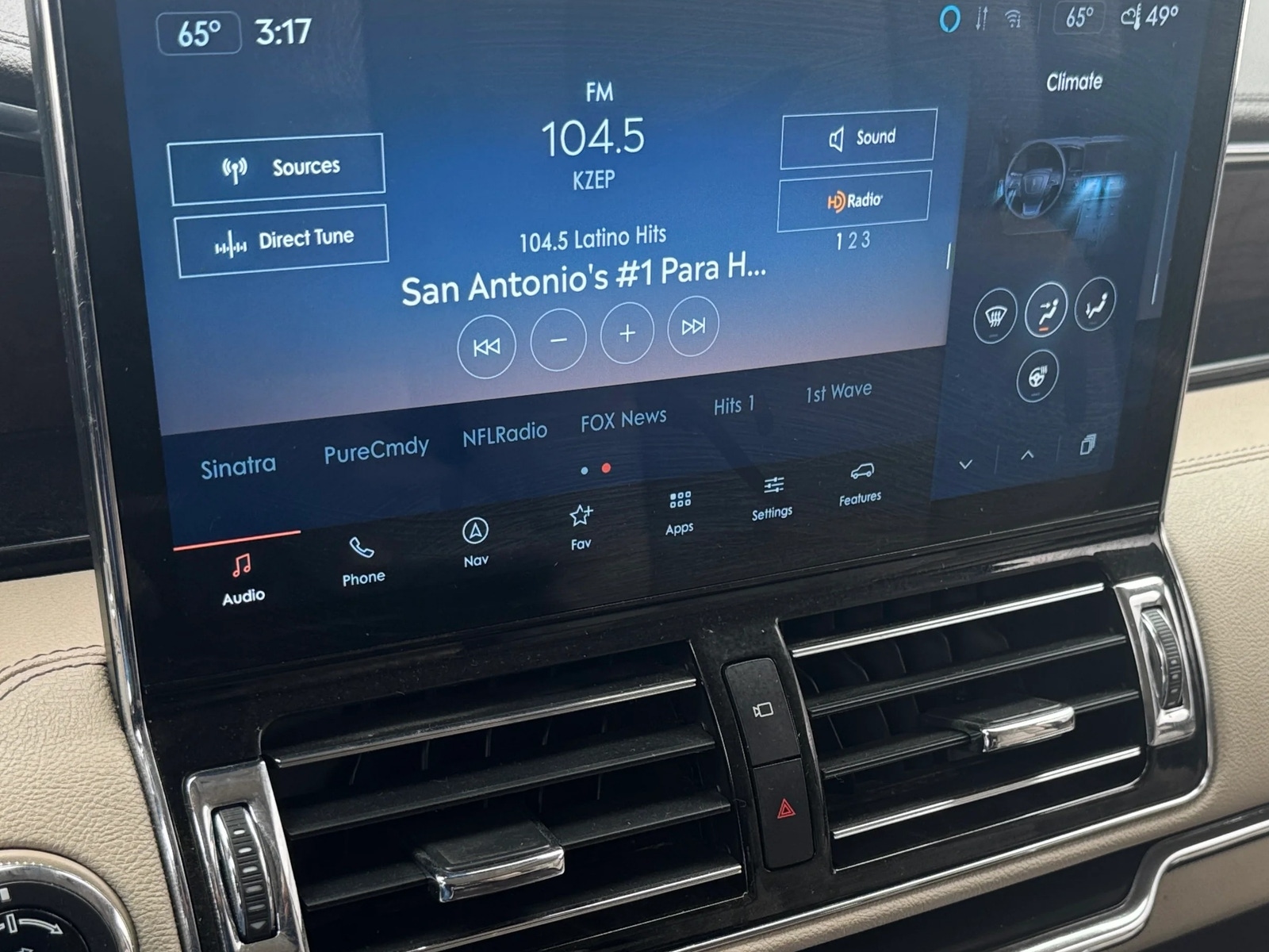 Thumbnail: 2022 Lincoln Navigator L - 3