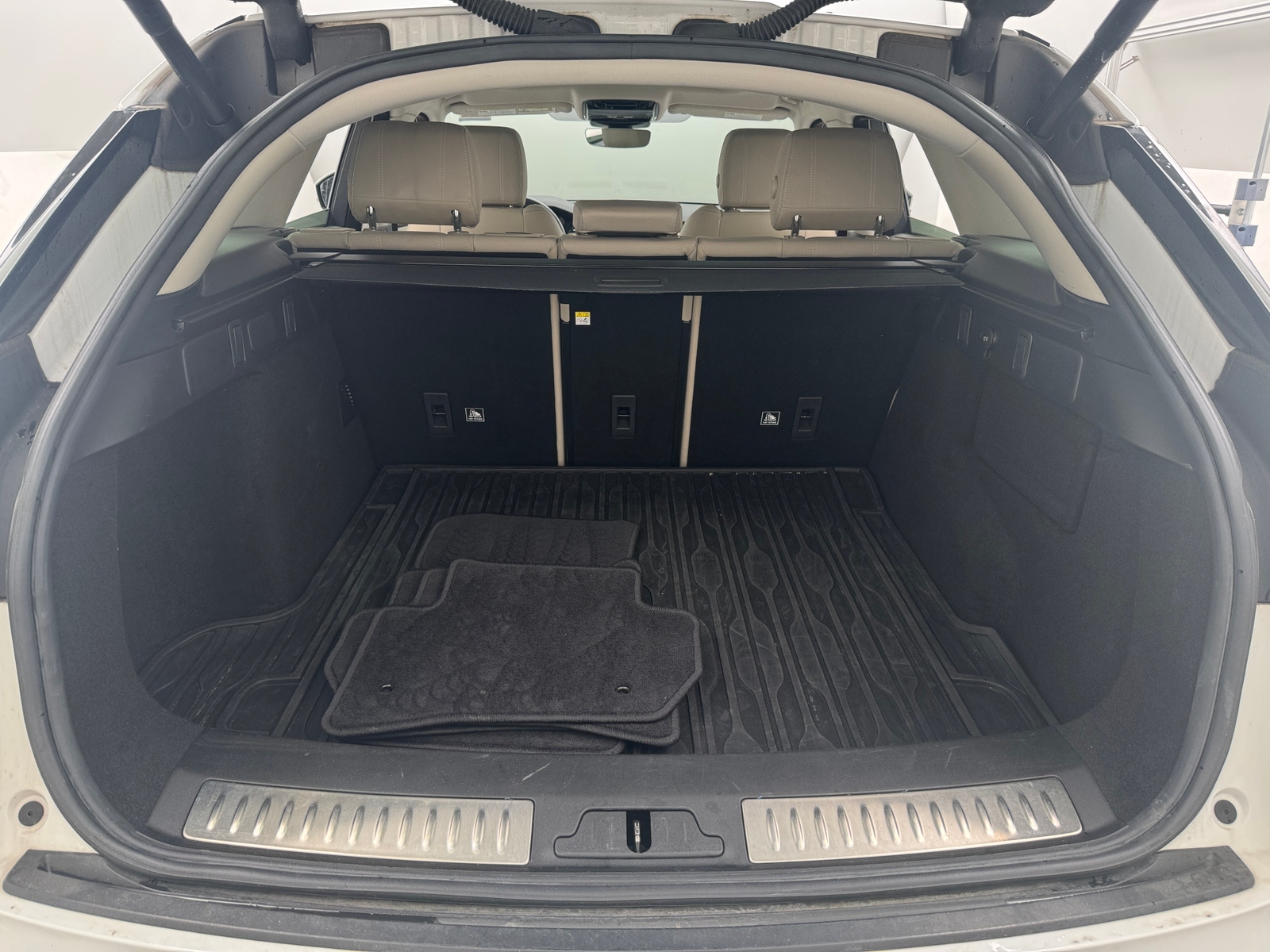 Thumbnail: 2020 Land Rover Range Rover Velar - 6