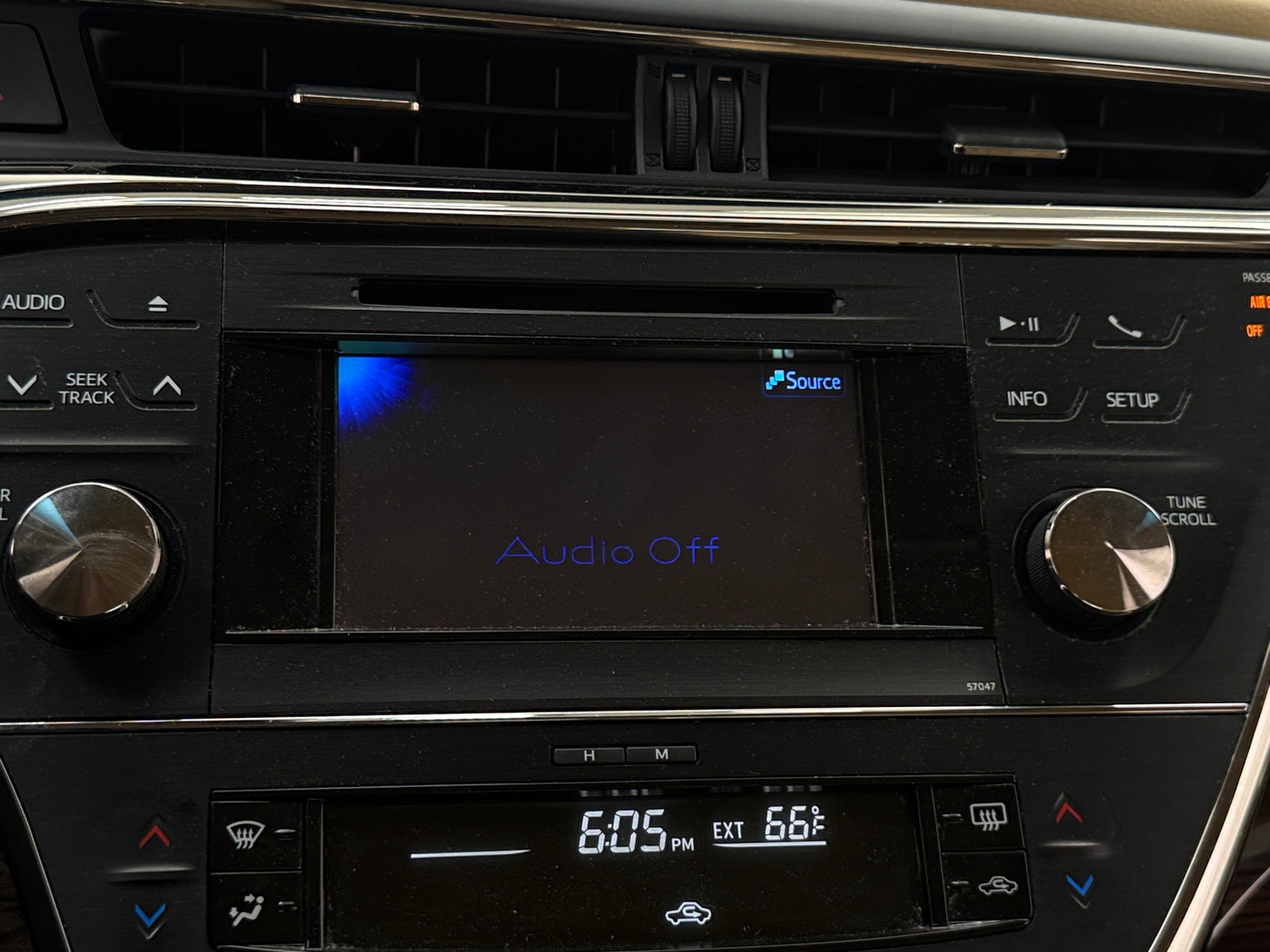 Thumbnail: 2014 Toyota Avalon - 3