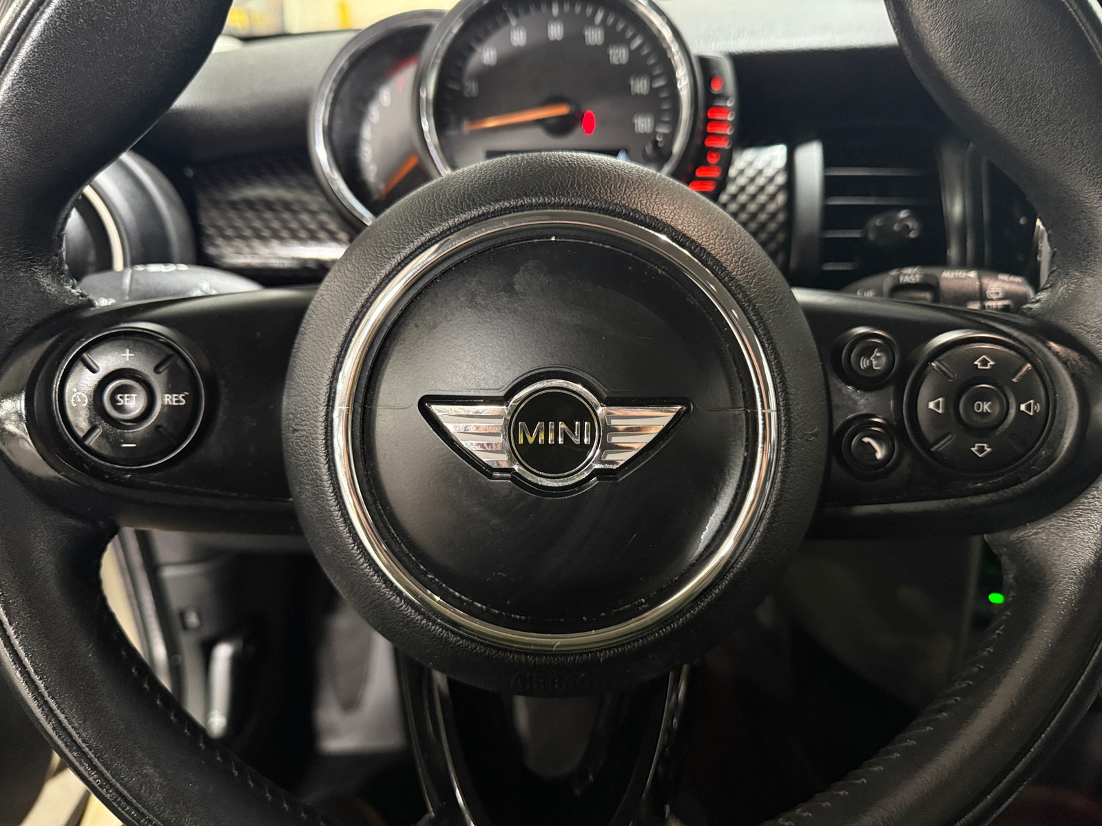 Thumbnail: 2015 MINI Cooper Hardtop - 4