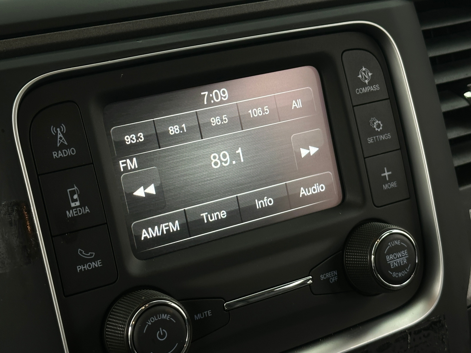 Thumbnail: 2023 RAM 1500 Classic - 4