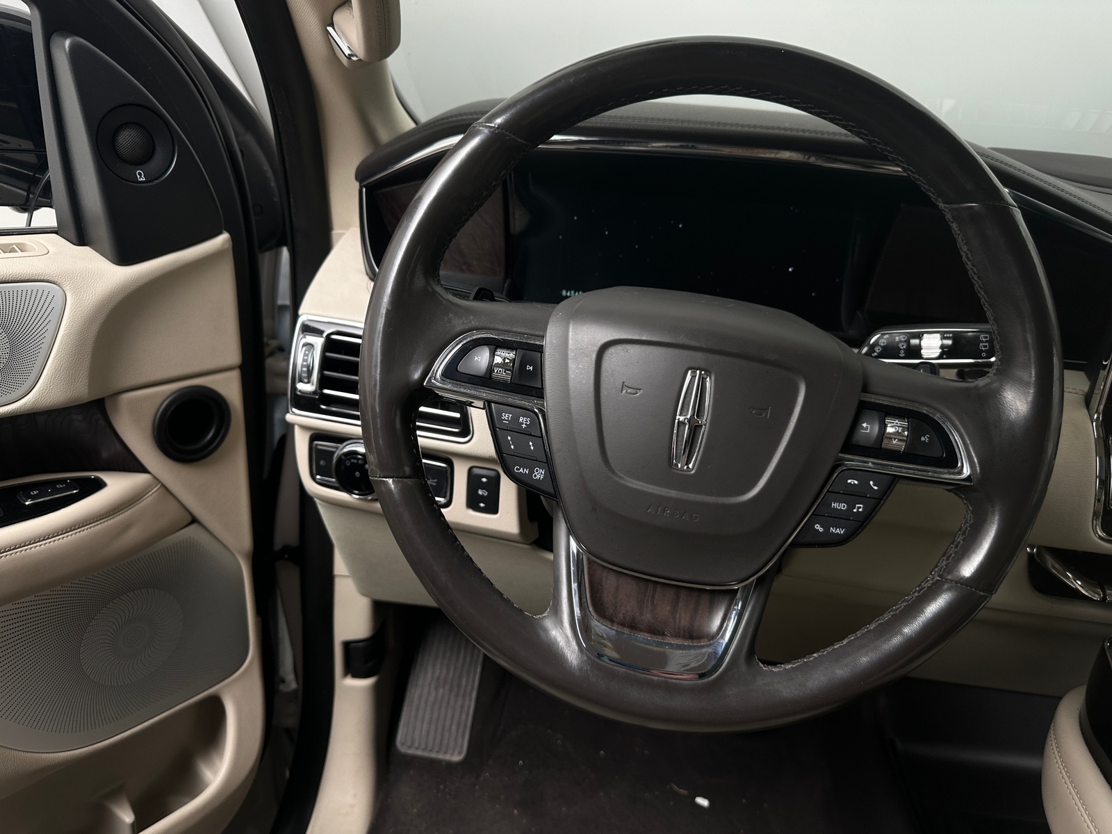 Thumbnail: 2018 Lincoln Navigator - 4