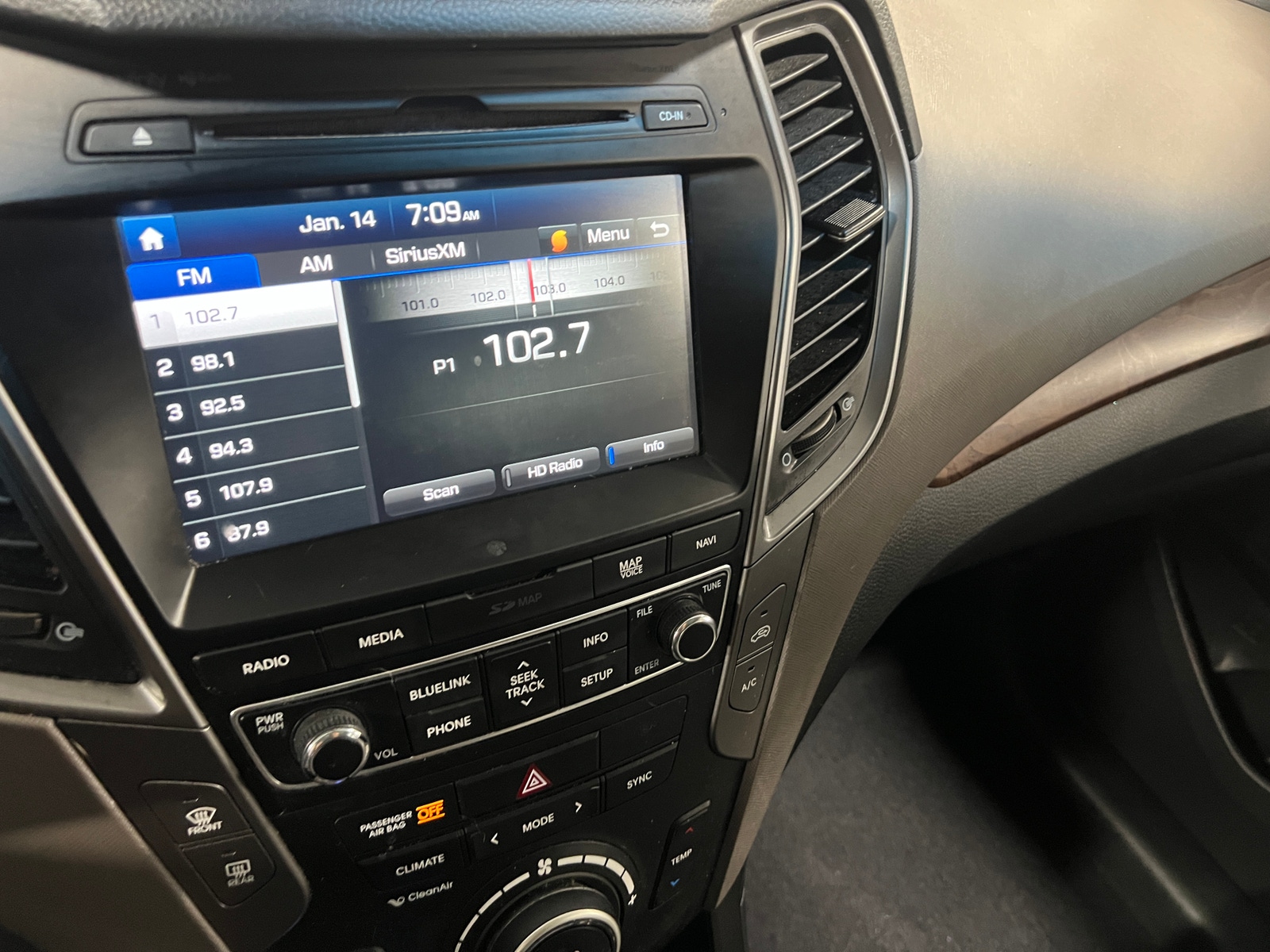 Thumbnail: 2018 Hyundai Santa Fe - 3