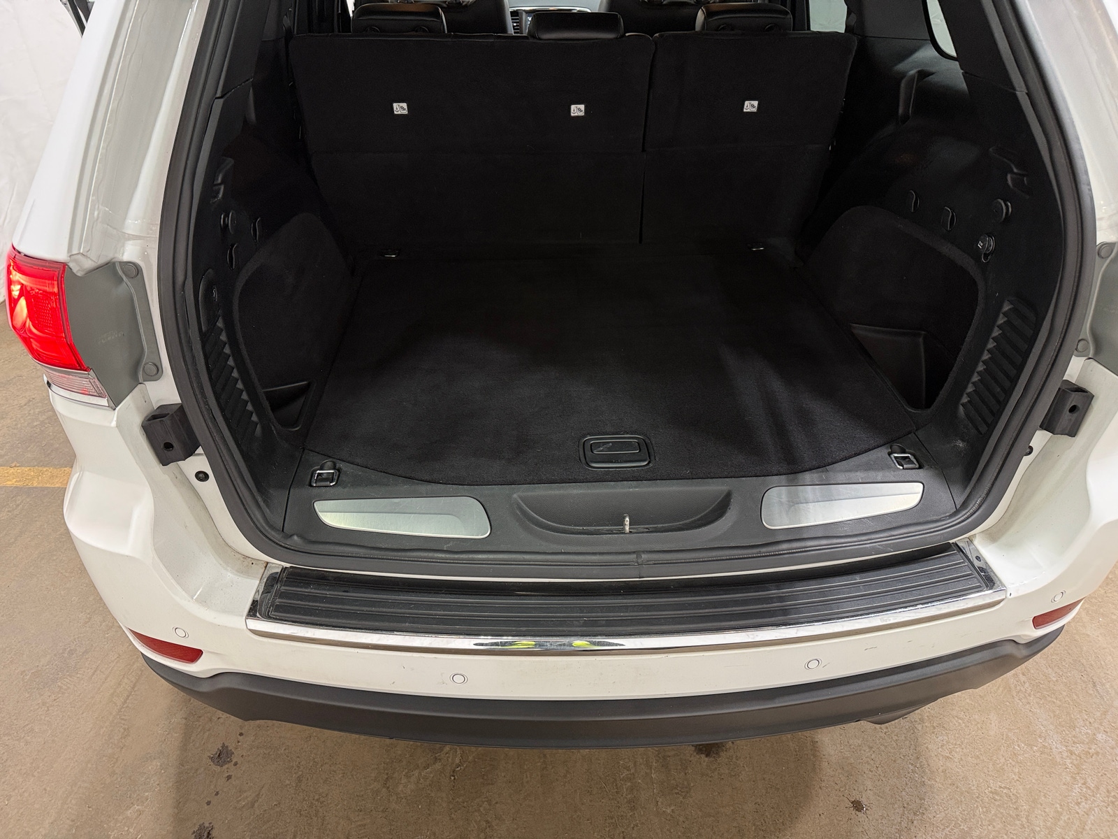 Thumbnail: 2018 Jeep Grand Cherokee - 6