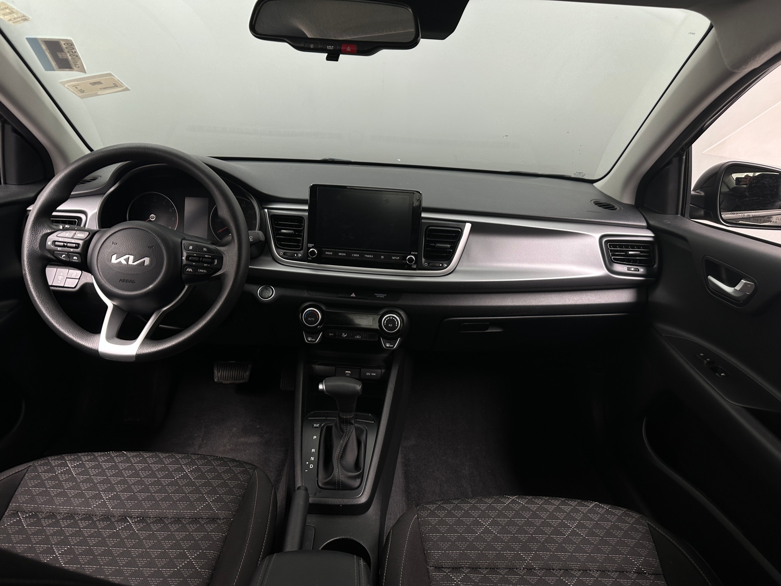 Thumbnail: 2023 Kia Rio - 3