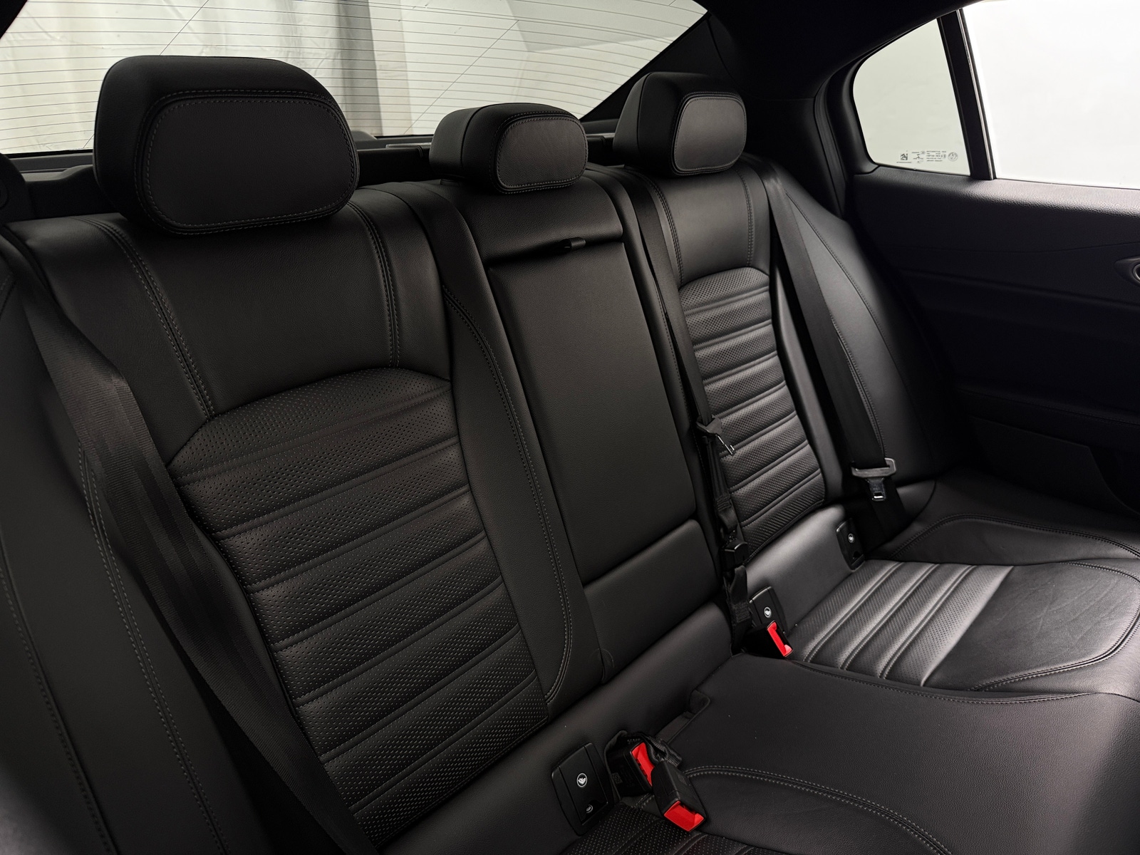 Thumbnail: 2021 Alfa Romeo Giulia - 5