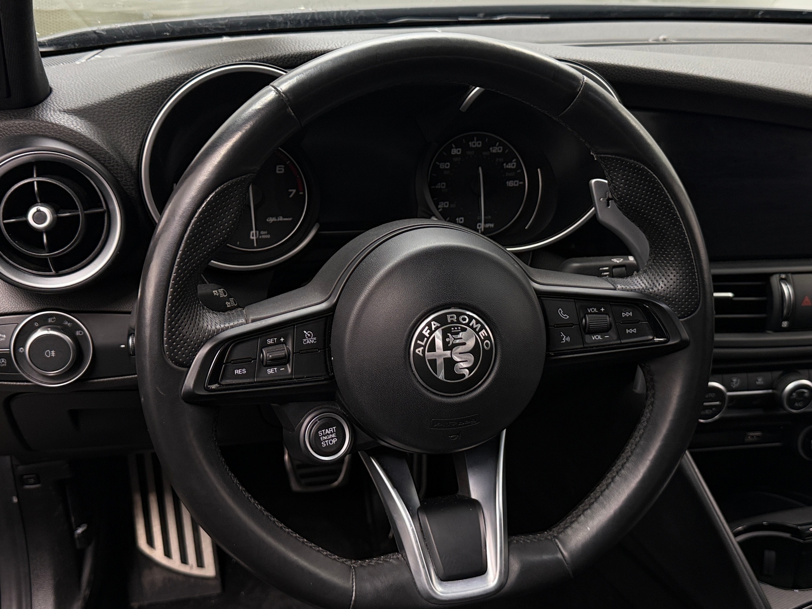 Thumbnail: 2021 Alfa Romeo Giulia - 4