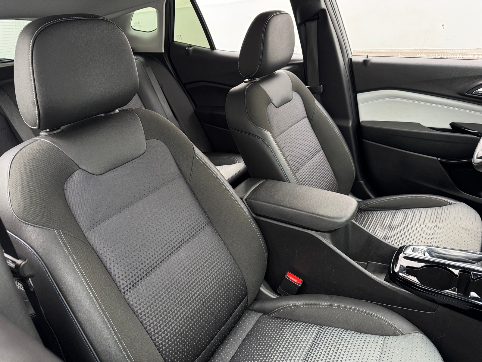 Thumbnail: 2025 Chevrolet Trax - 2