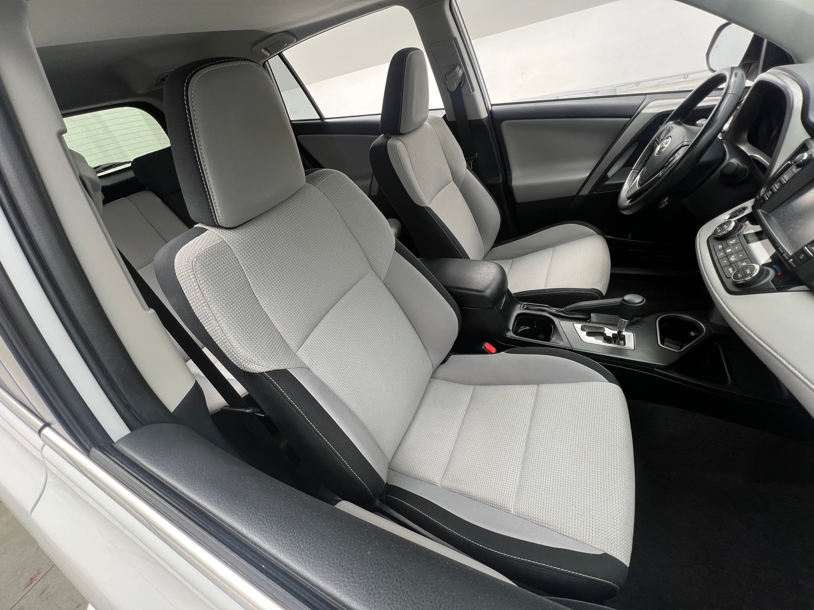 Thumbnail: 2018 Toyota RAV4 - 2