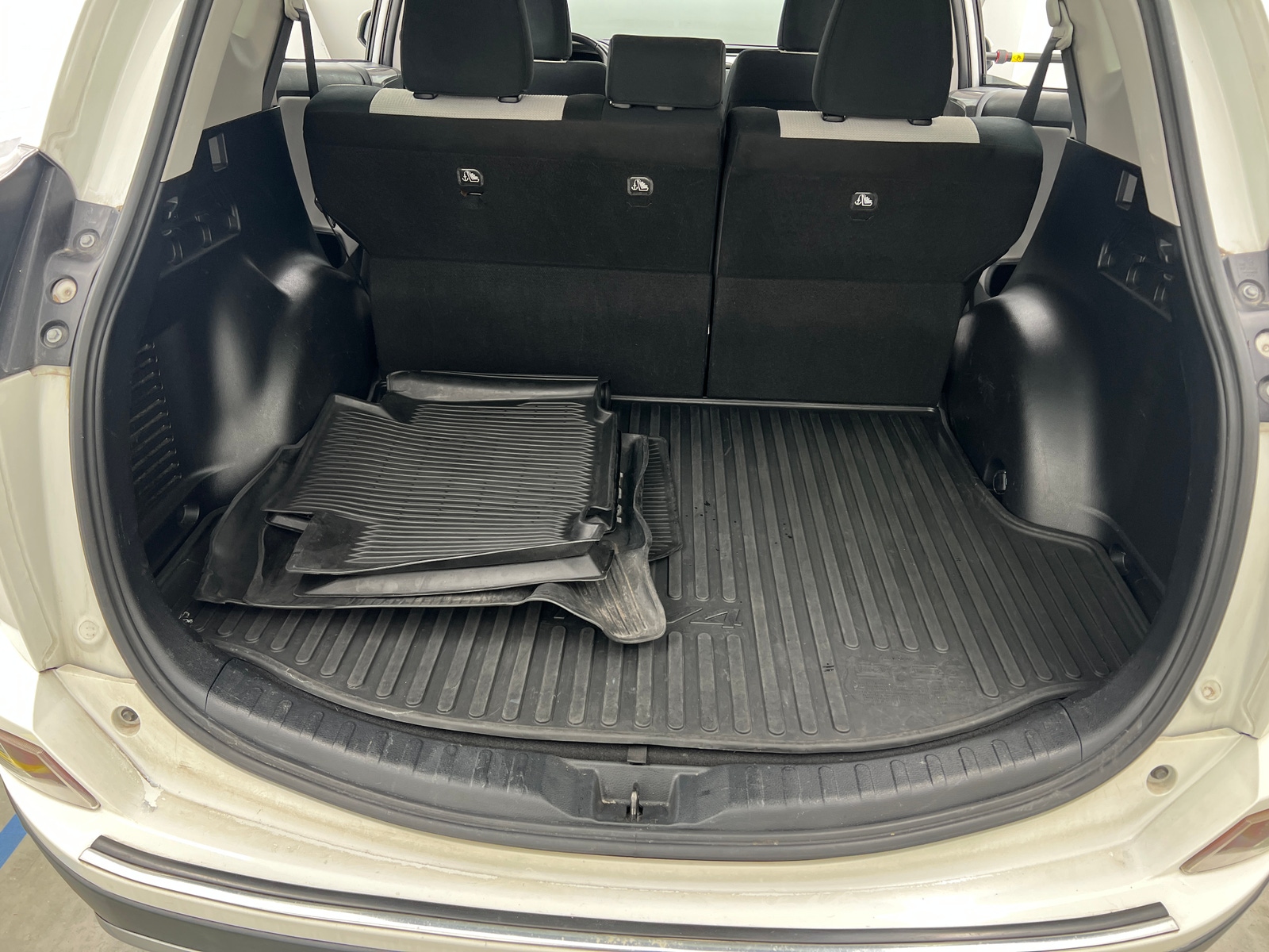 Thumbnail: 2018 Toyota RAV4 - 7