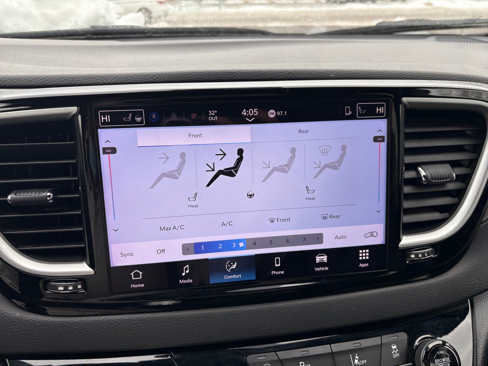 Thumbnail: 2025 Chrysler Pacifica - 3