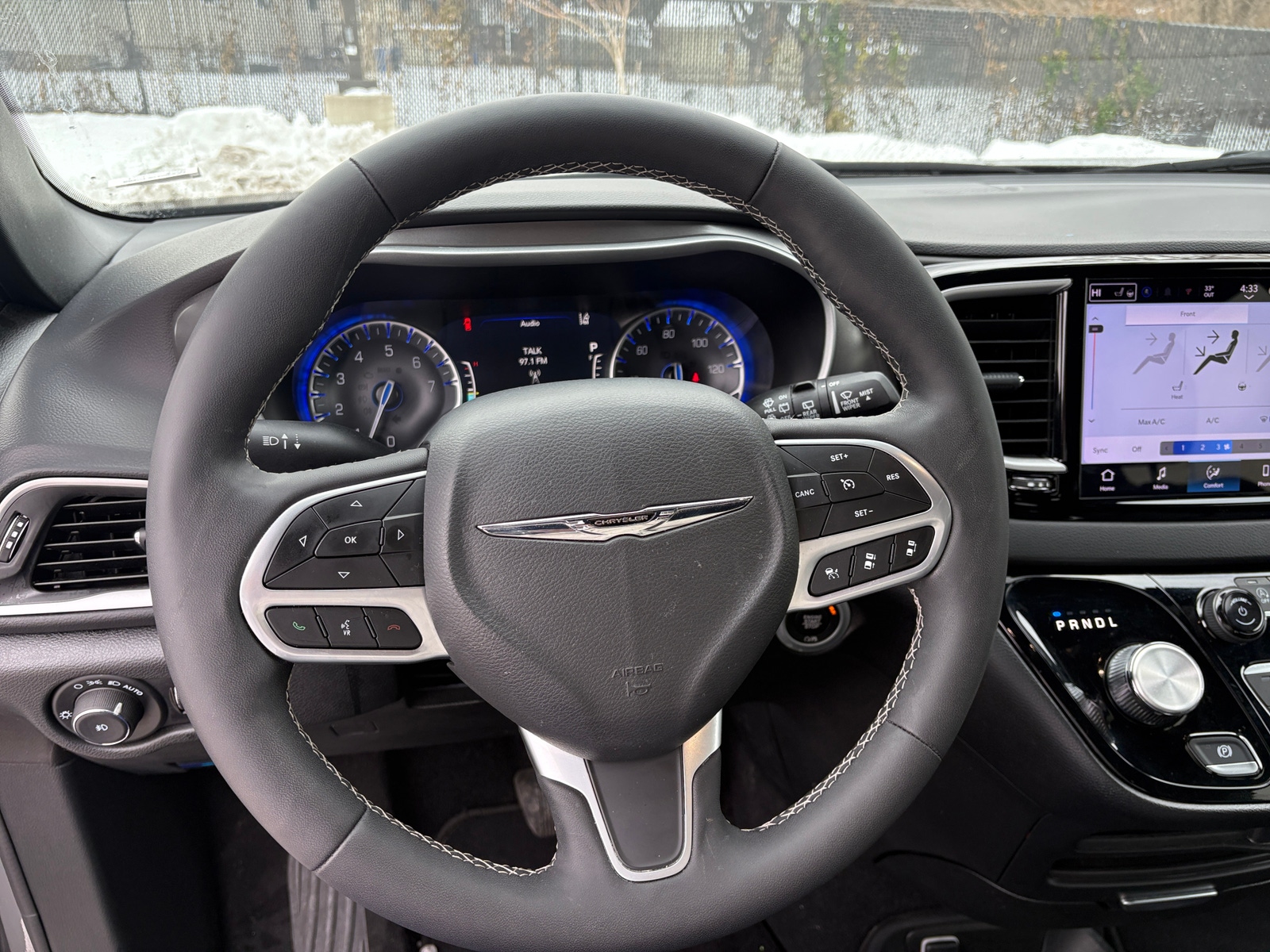 Thumbnail: 2025 Chrysler Pacifica - 4