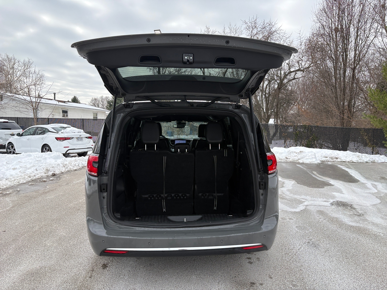 Thumbnail: 2025 Chrysler Pacifica - 6