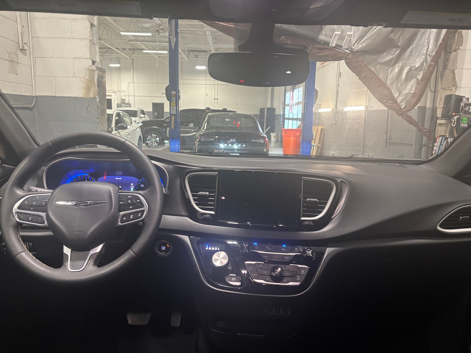 Thumbnail: 2025 Chrysler Pacifica - 3