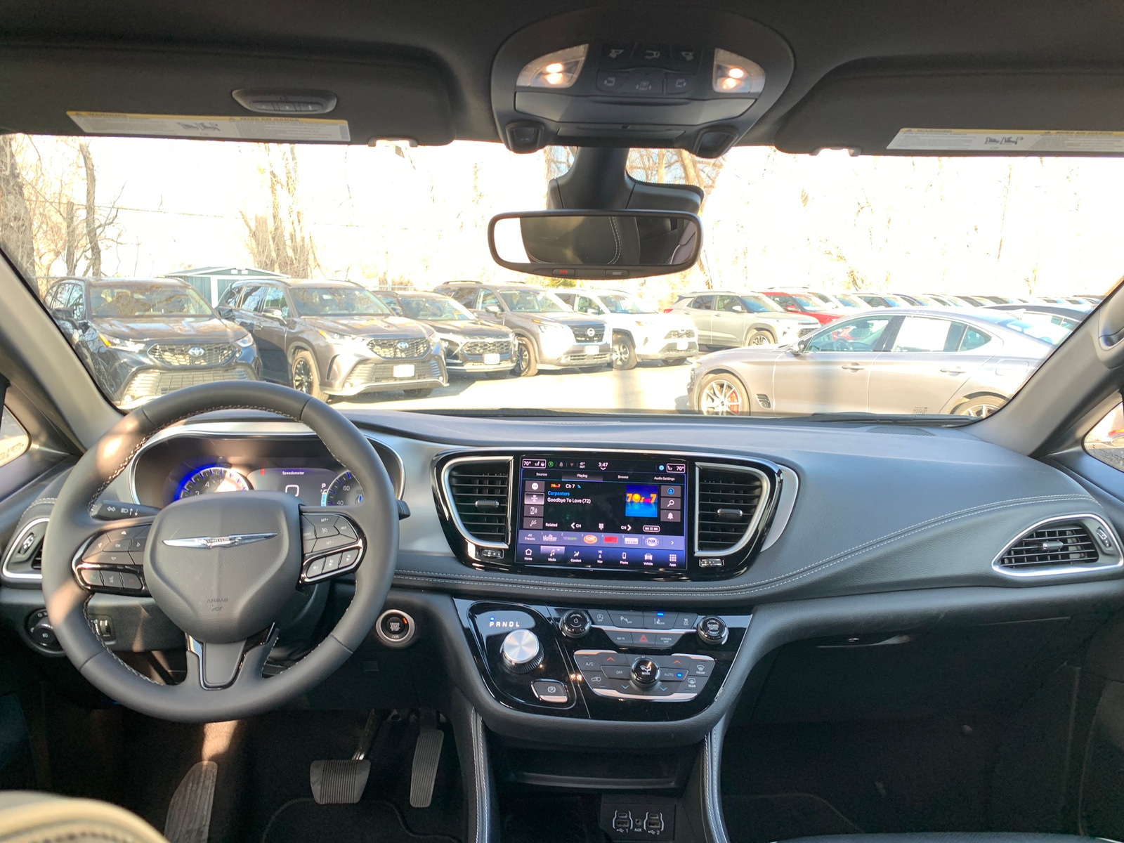 Thumbnail: 2025 Chrysler Pacifica - 3