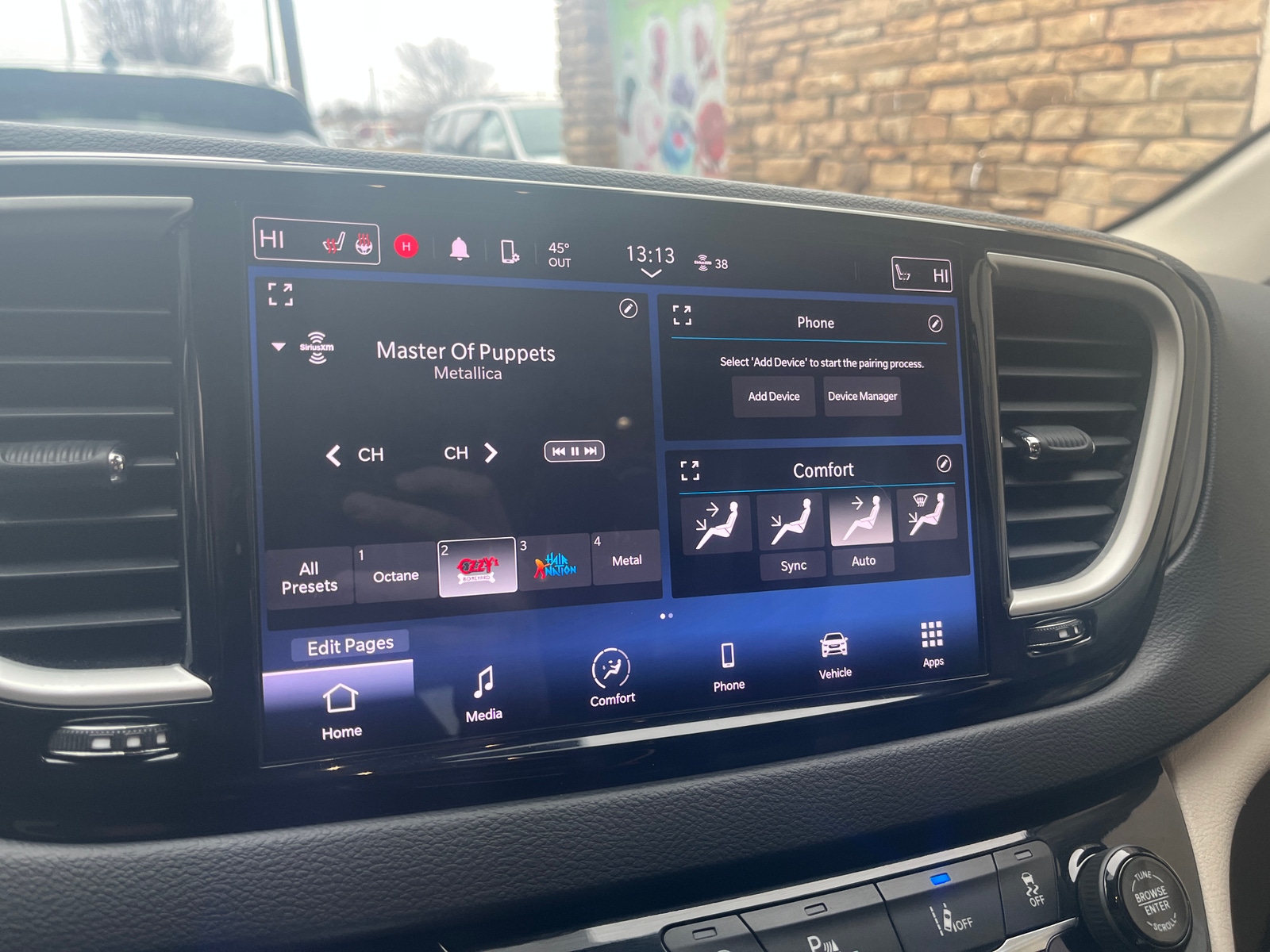 Thumbnail: 2023 Chrysler Pacifica - 3