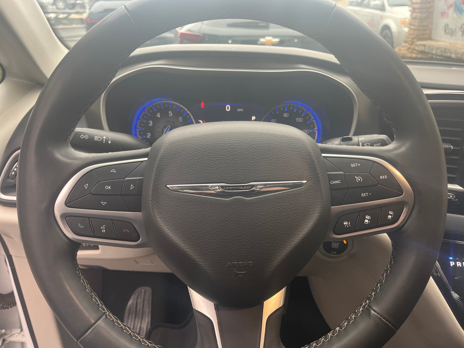 Thumbnail: 2023 Chrysler Pacifica - 4