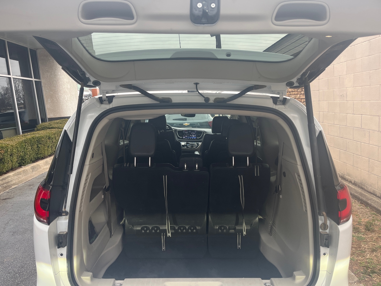 Thumbnail: 2023 Chrysler Pacifica - 6