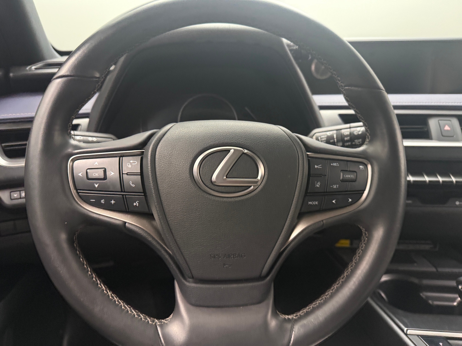 Thumbnail: 2022 Lexus UX - 4