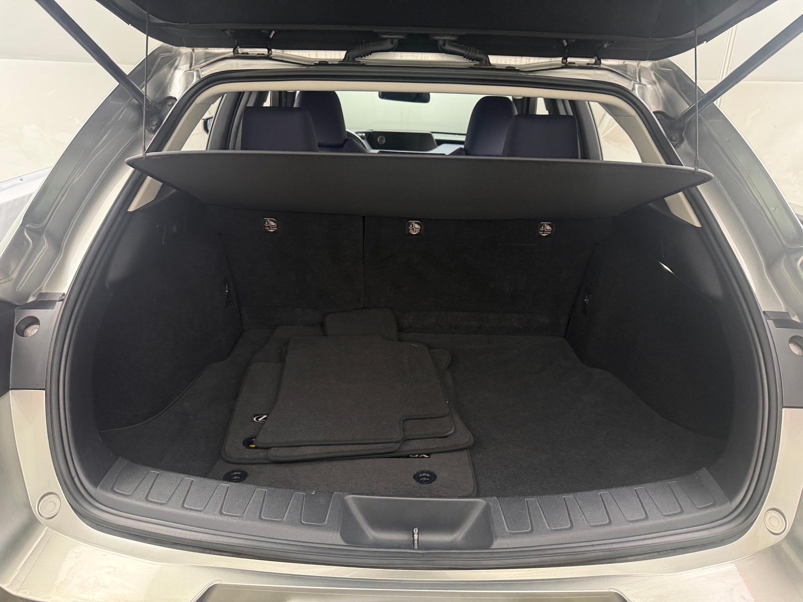 Thumbnail: 2022 Lexus UX - 6