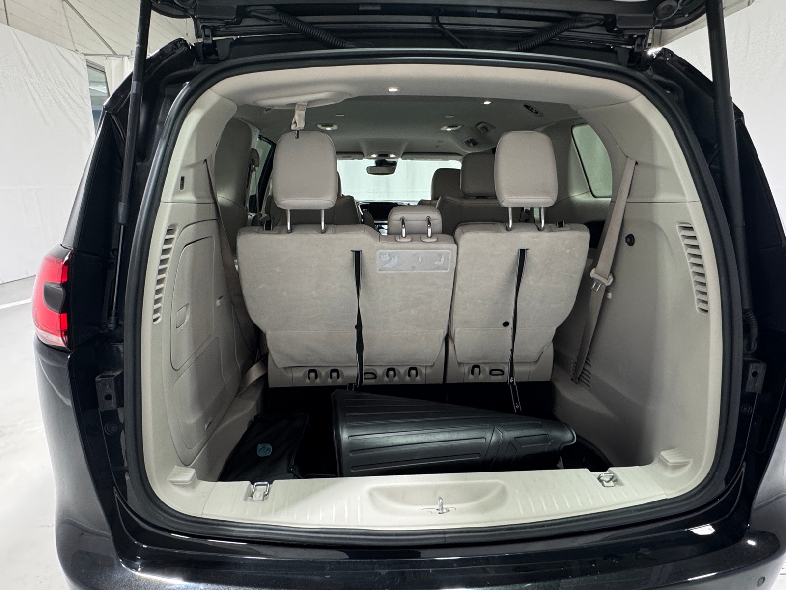 Thumbnail: 2021 Chrysler Pacifica - 6