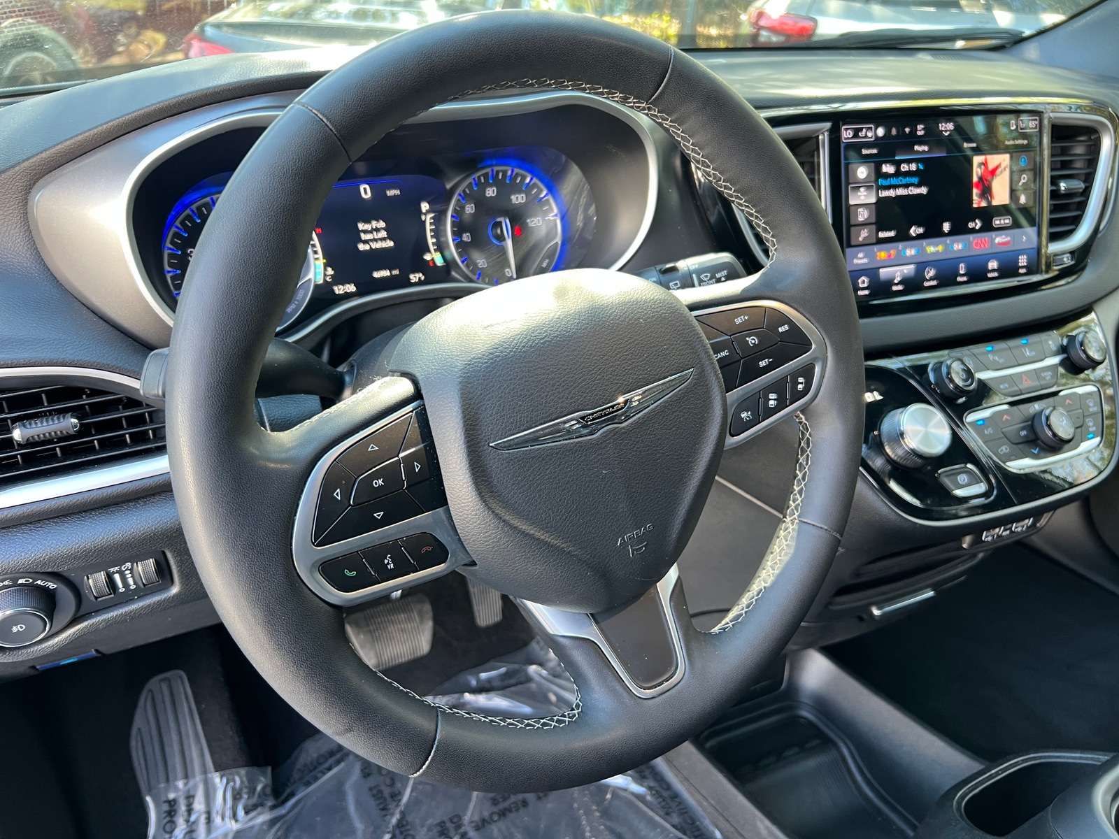 Thumbnail: 2025 Chrysler Pacifica - 4