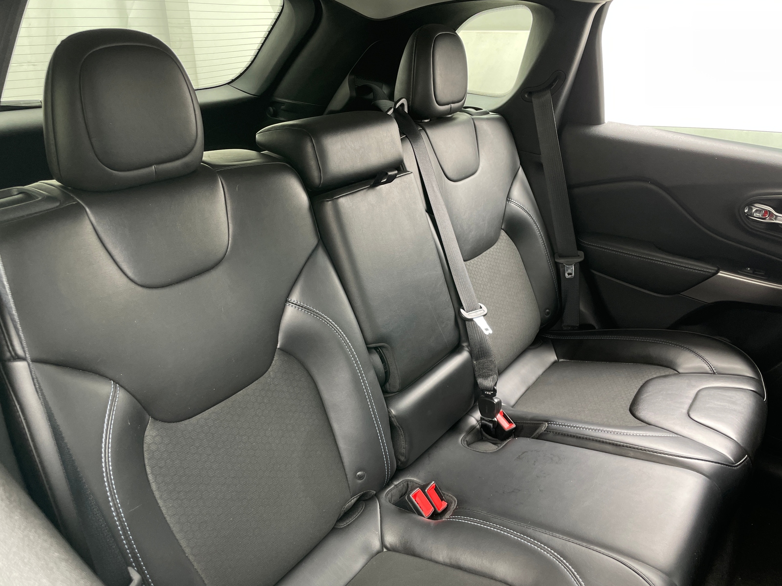 Thumbnail: 2019 Jeep Cherokee - 6