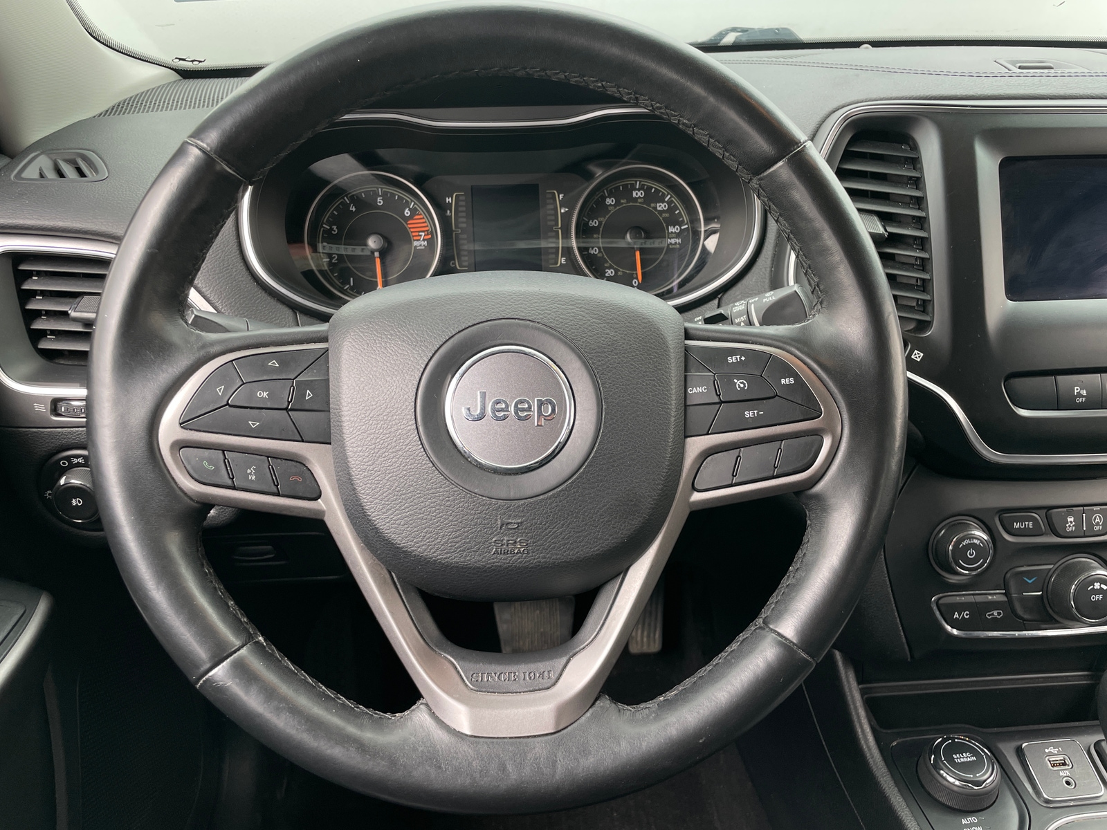 Thumbnail: 2019 Jeep Cherokee - 5