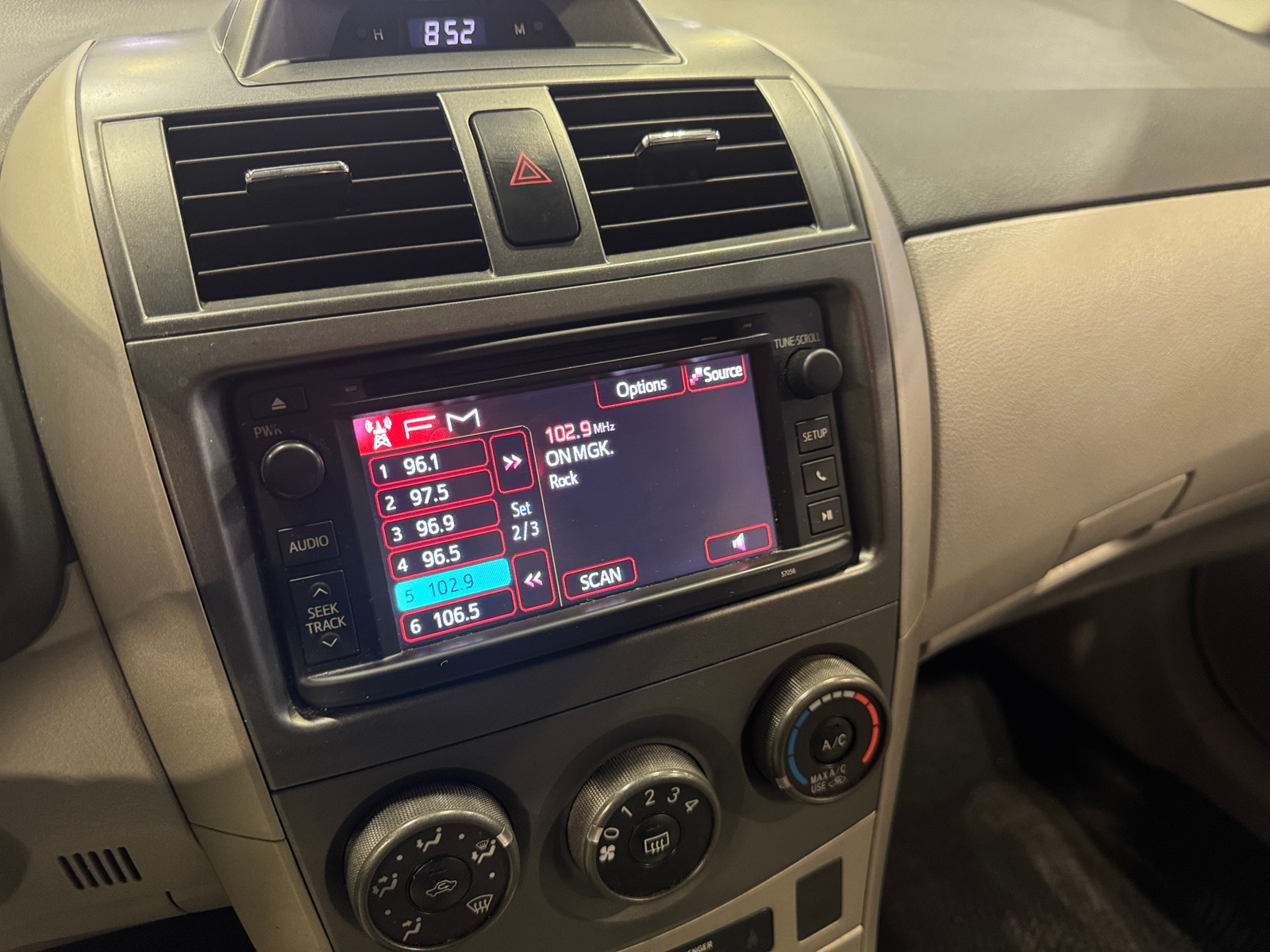 Thumbnail: 2013 Toyota Corolla - 4