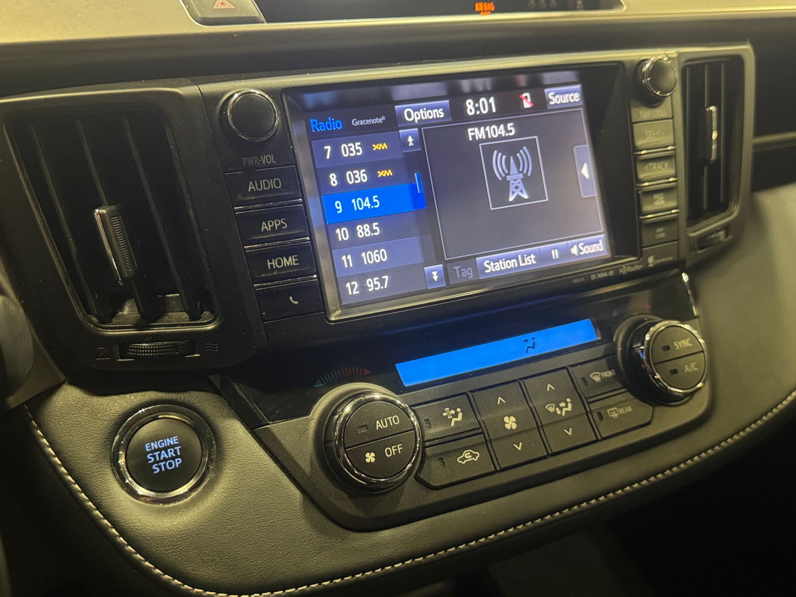 Thumbnail: 2018 Toyota RAV4 - 3