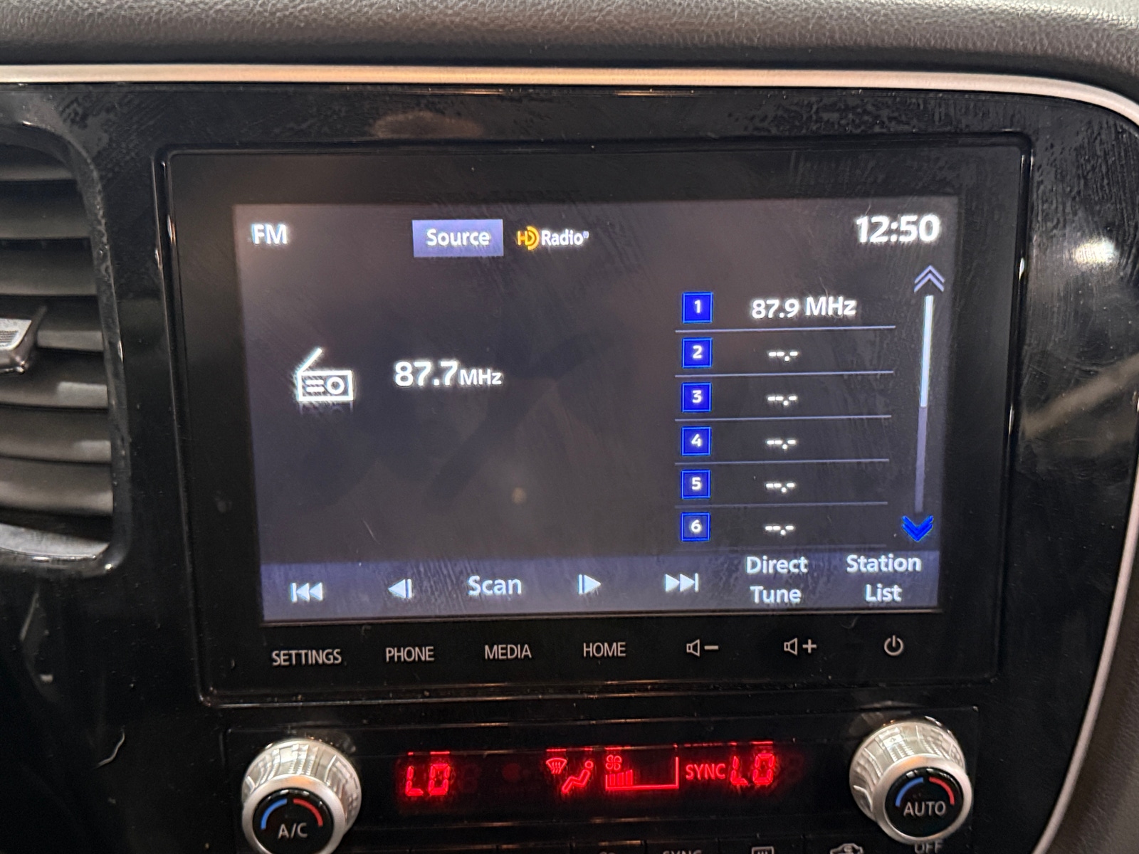 Thumbnail: 2020 Mitsubishi Outlander - 3