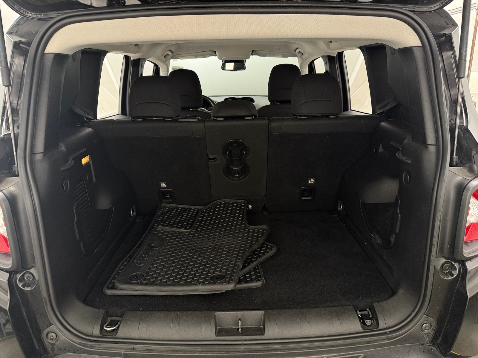 Thumbnail: 2020 Jeep Renegade - 7