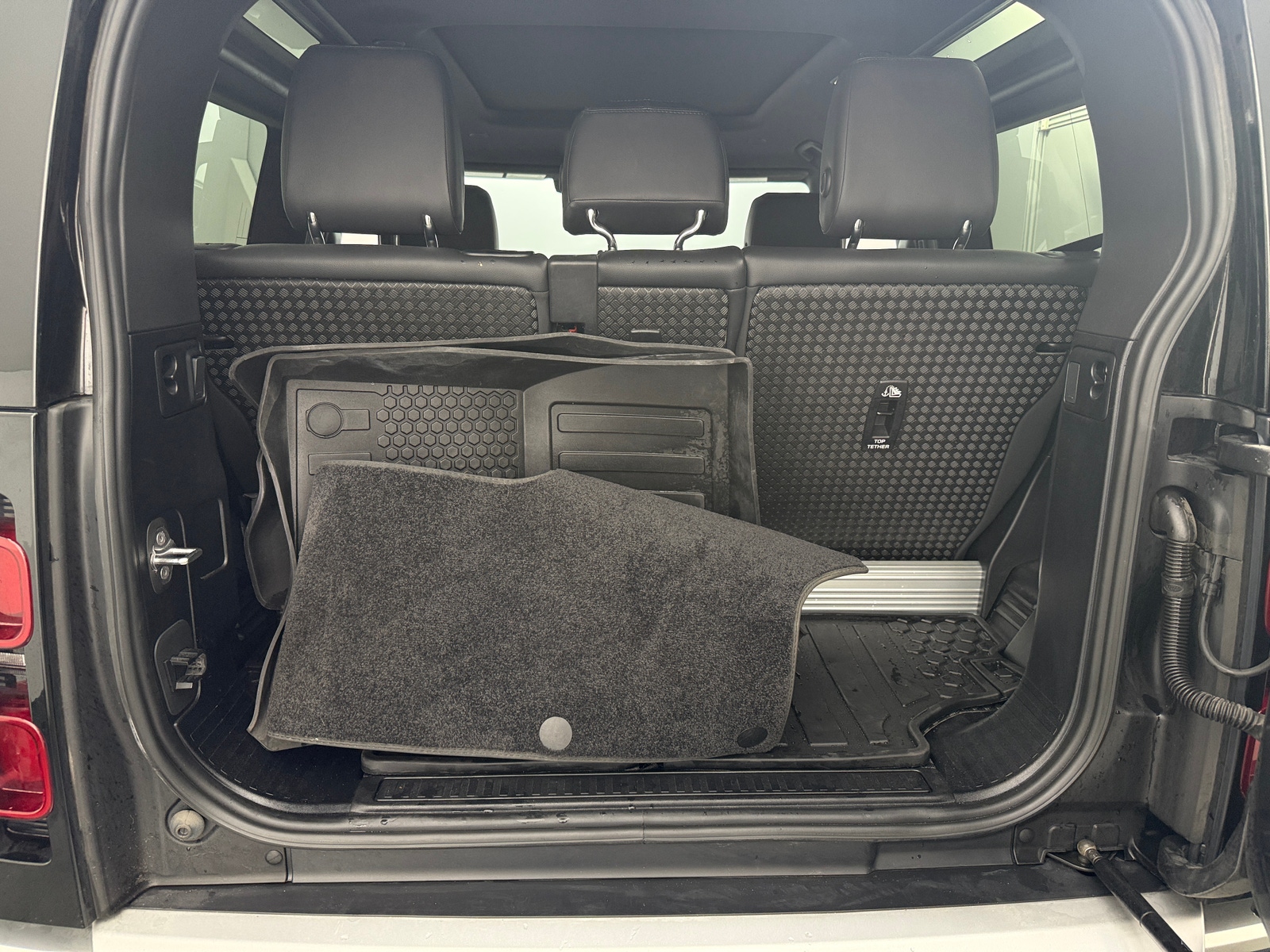 Thumbnail: 2023 Land Rover Defender - 6