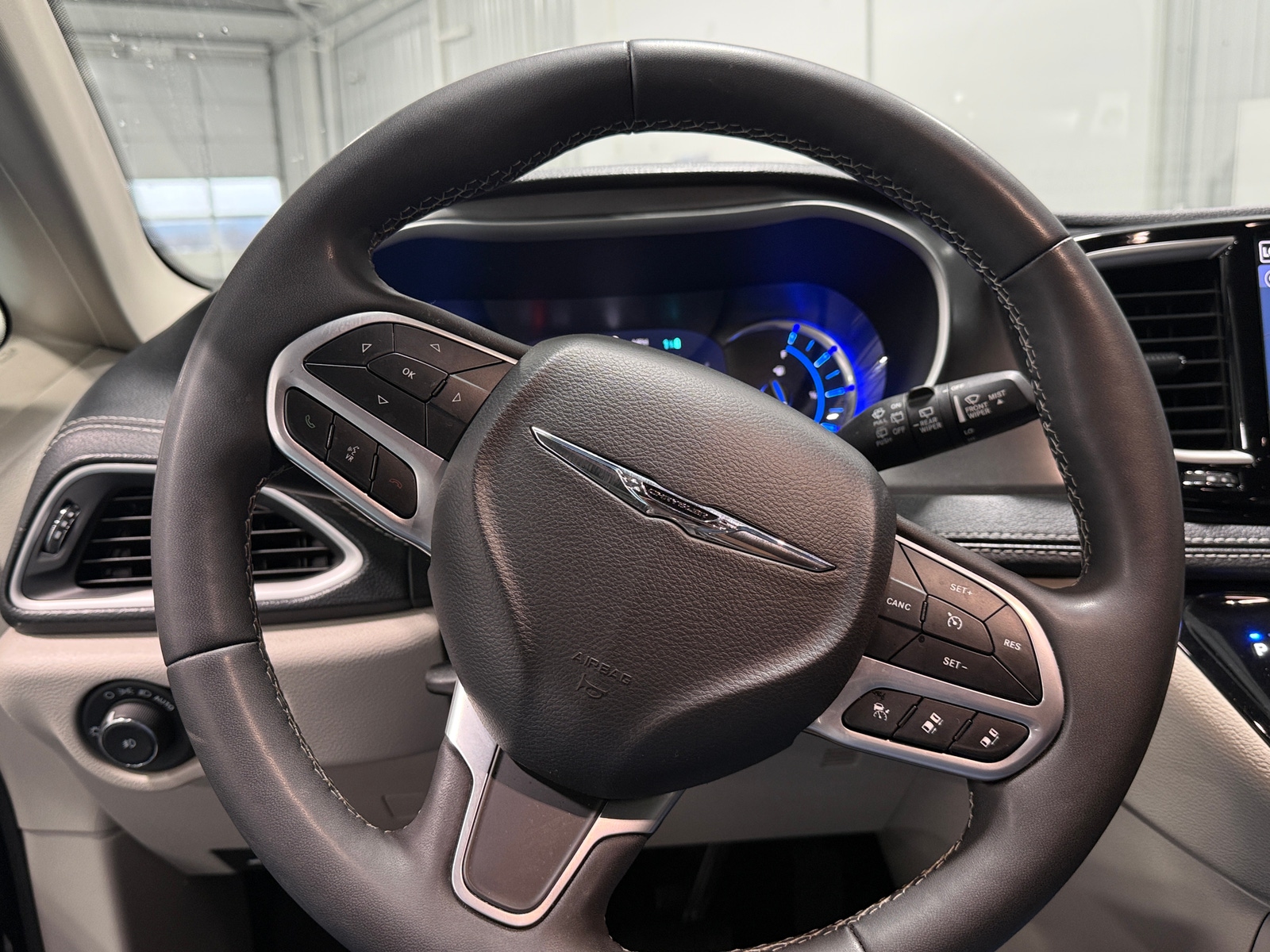 Thumbnail: 2024 Chrysler Pacifica - 4